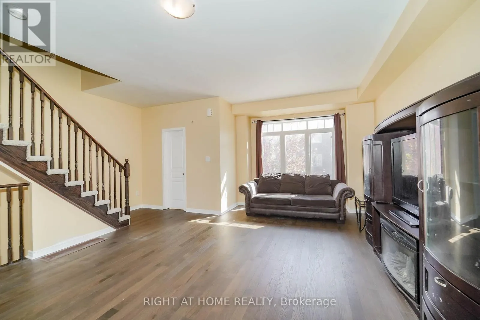 48 CURRAN HALL CRESCENT