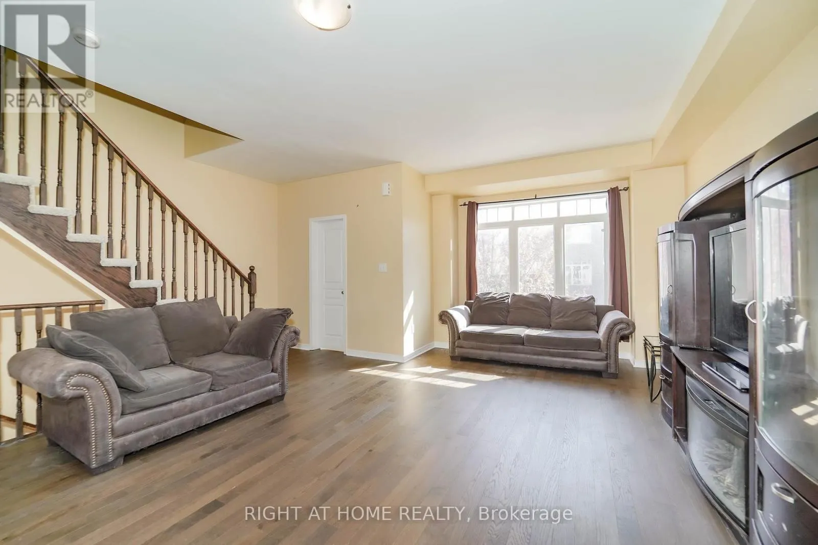 48 CURRAN HALL CRESCENT