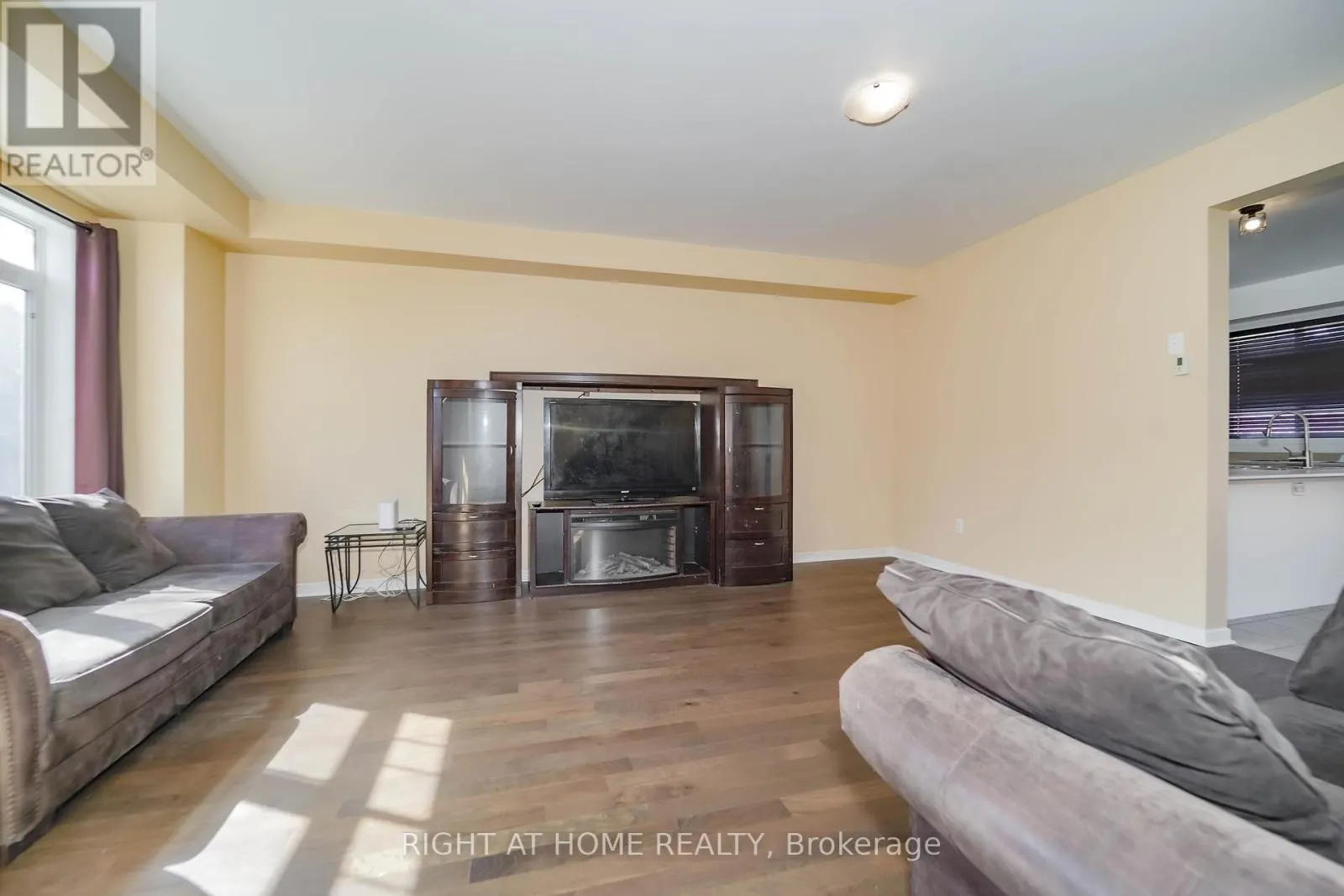 48 CURRAN HALL CRESCENT