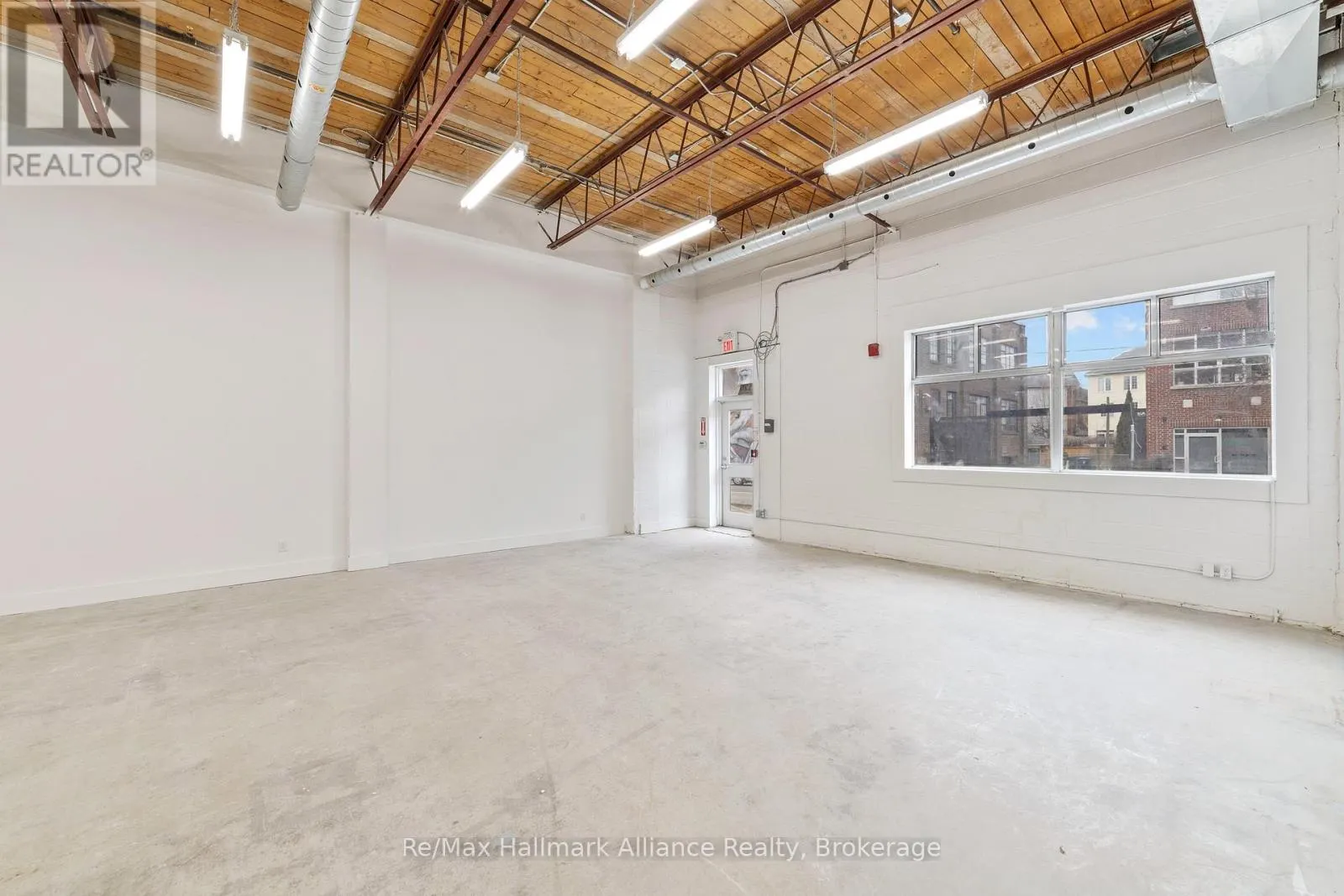 1120 DUNDAS STREET E
