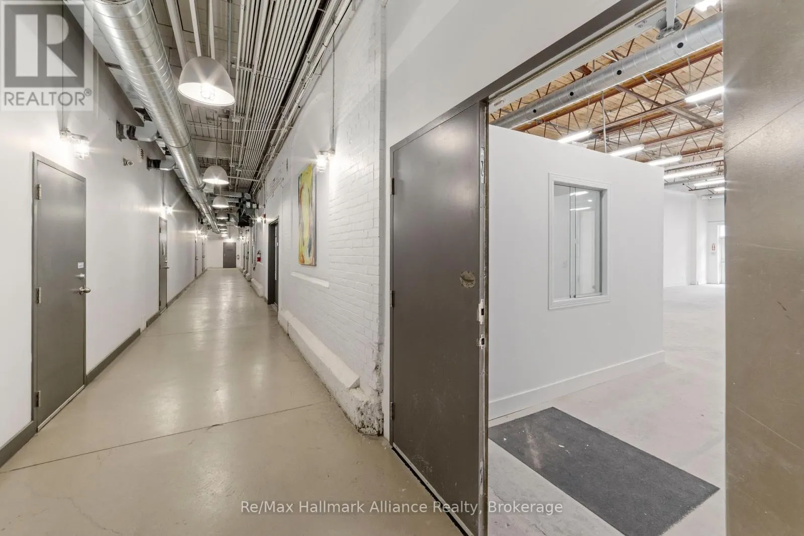 1120 DUNDAS STREET E