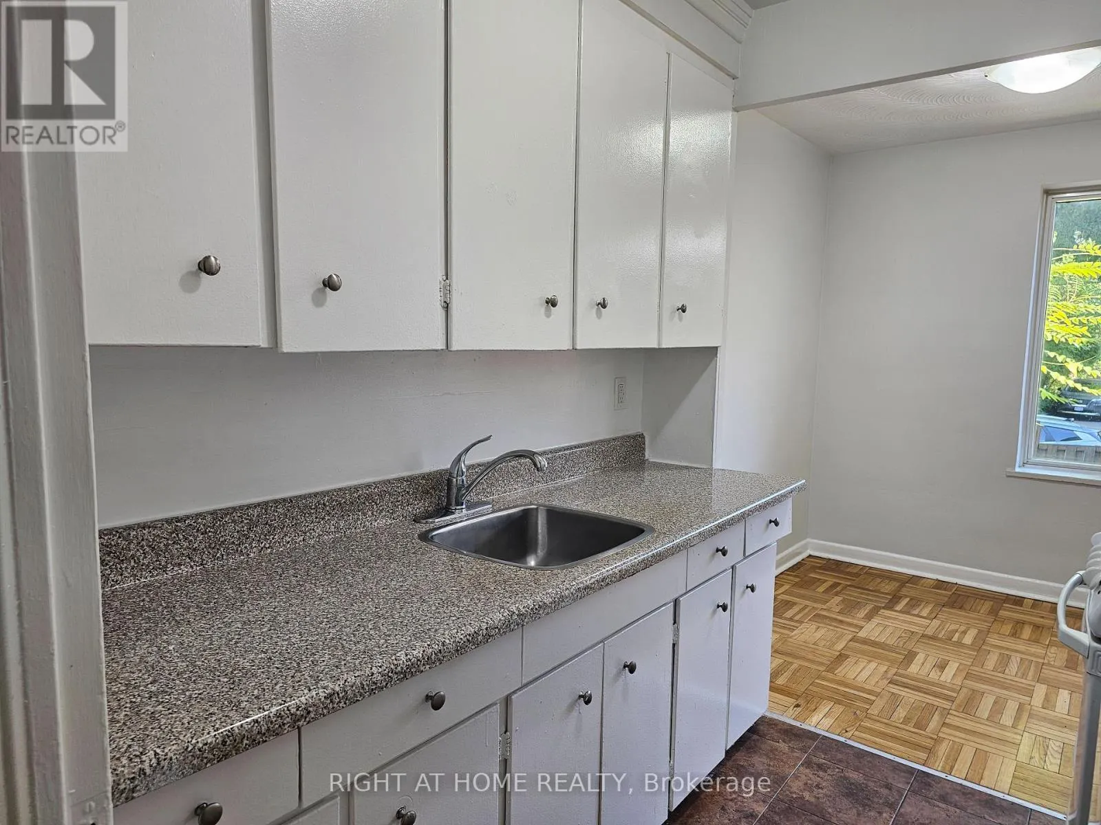 207 - 20 COSBURN AVENUE