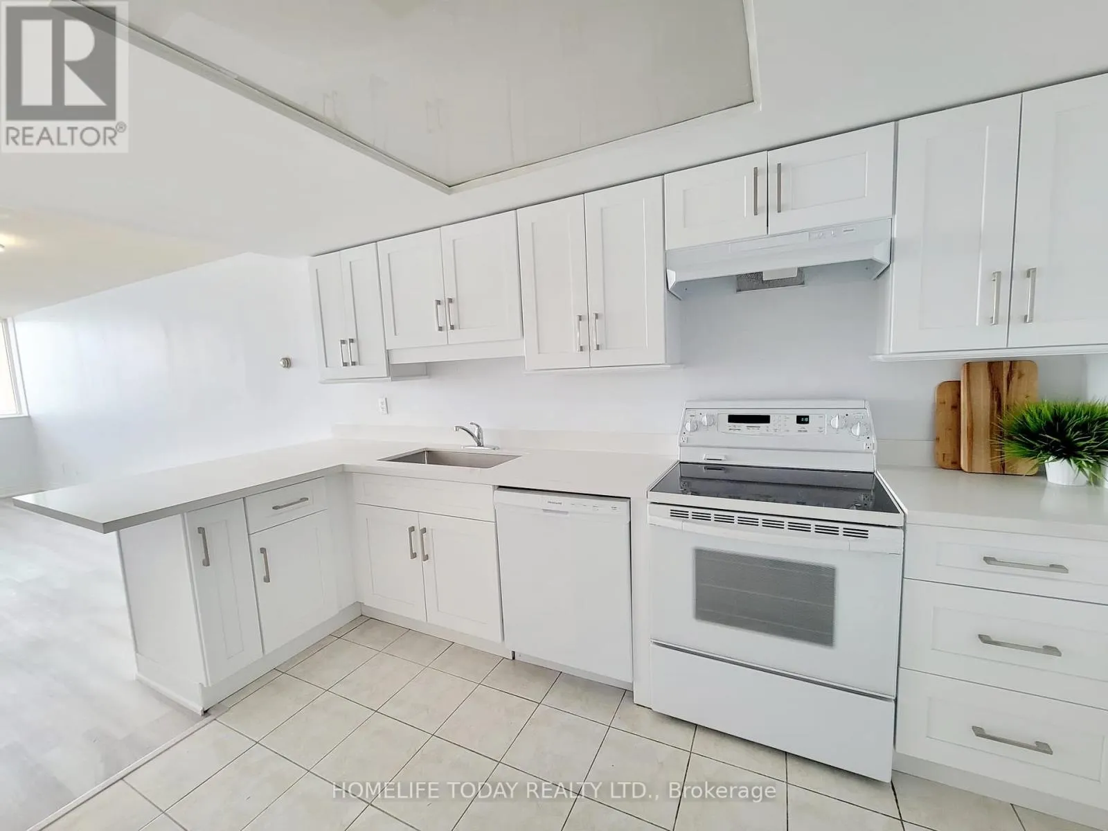 1510 - 2460 EGLINTON AVENUE E