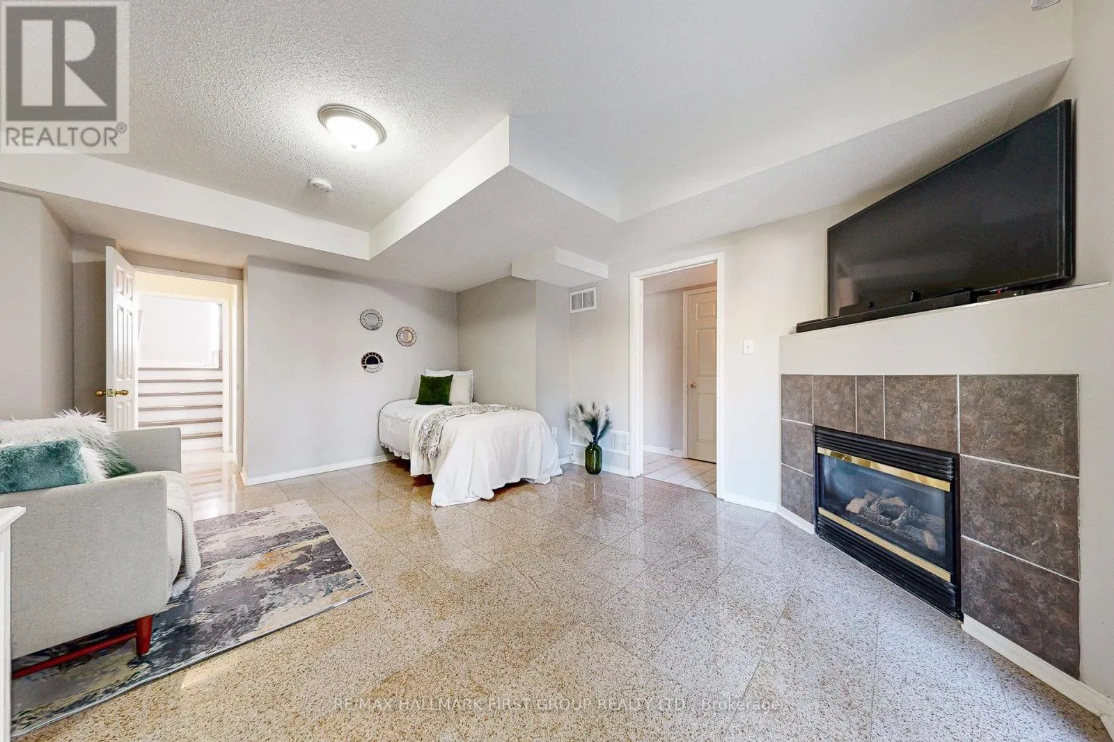 10 - 575 STEEPLE HILL
