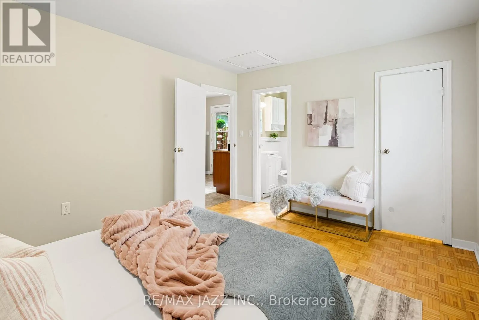 73 COLUMBUS ROAD E