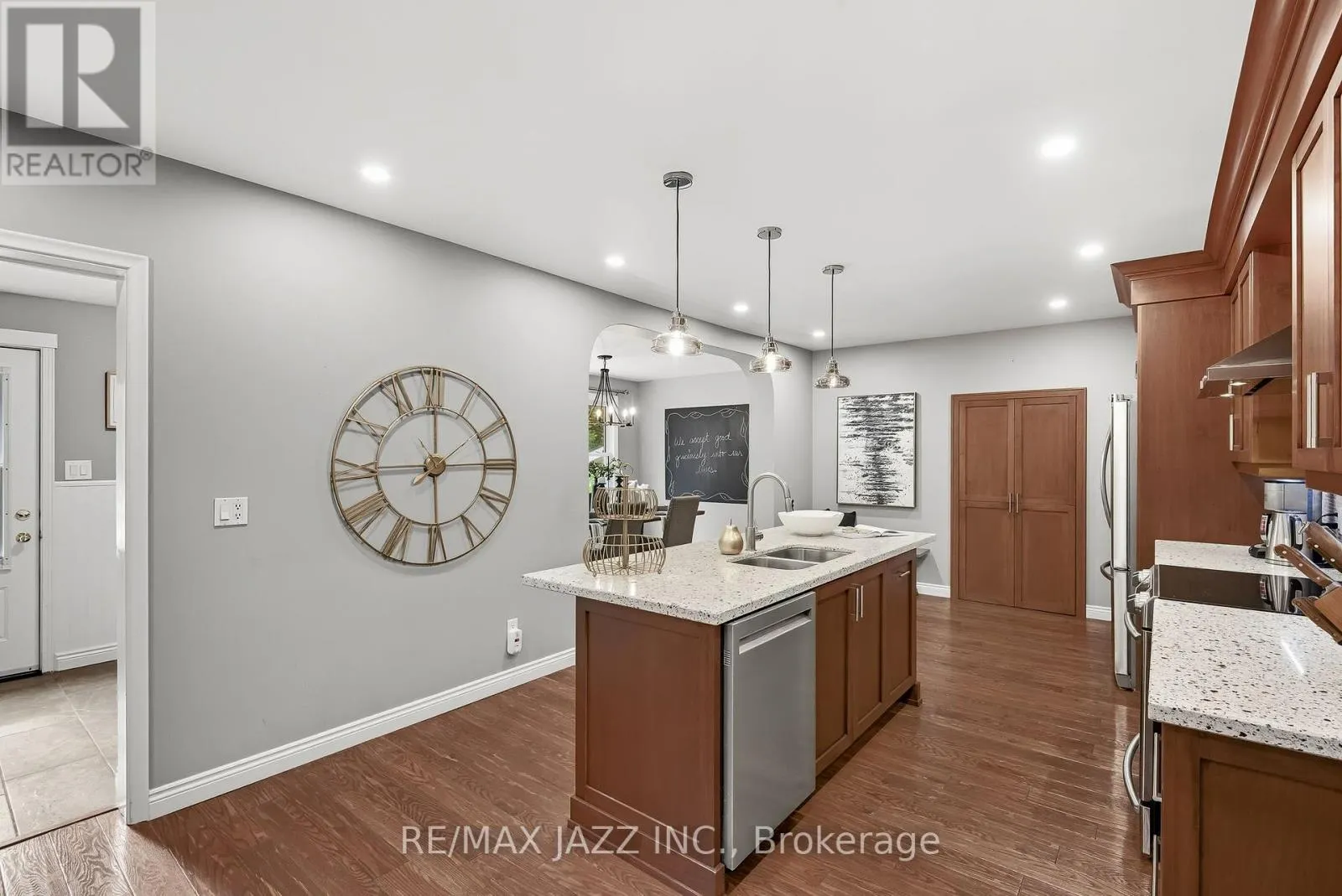 73 COLUMBUS ROAD E
