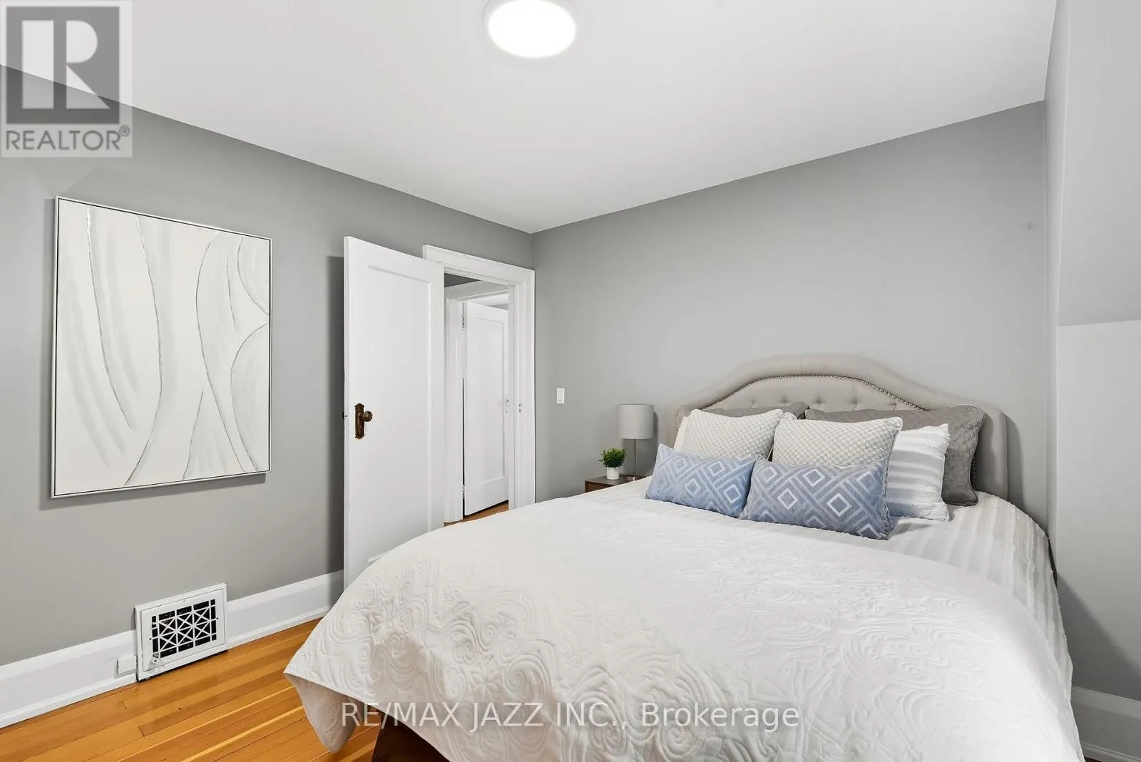 73 COLUMBUS ROAD E