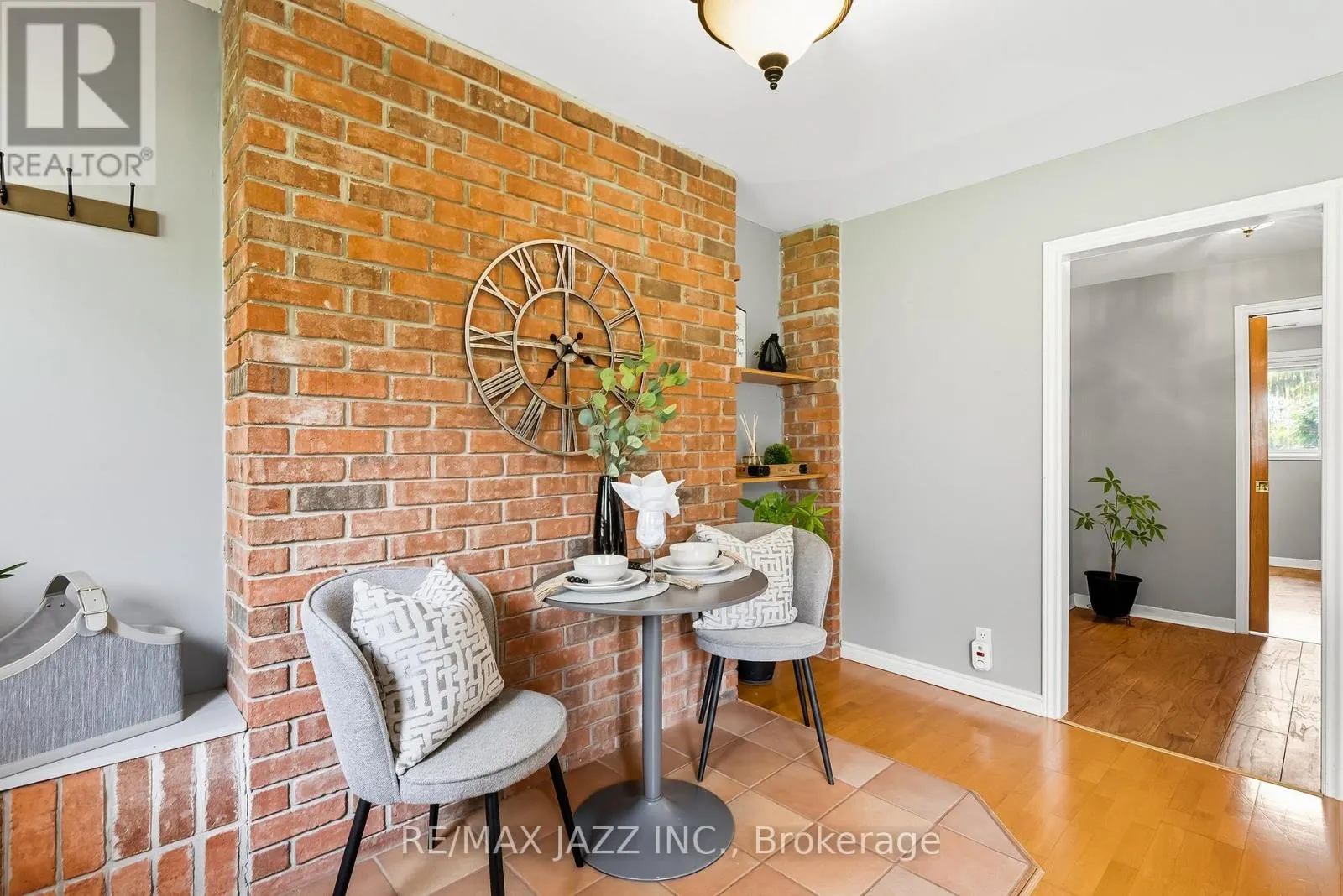 73 COLUMBUS ROAD E