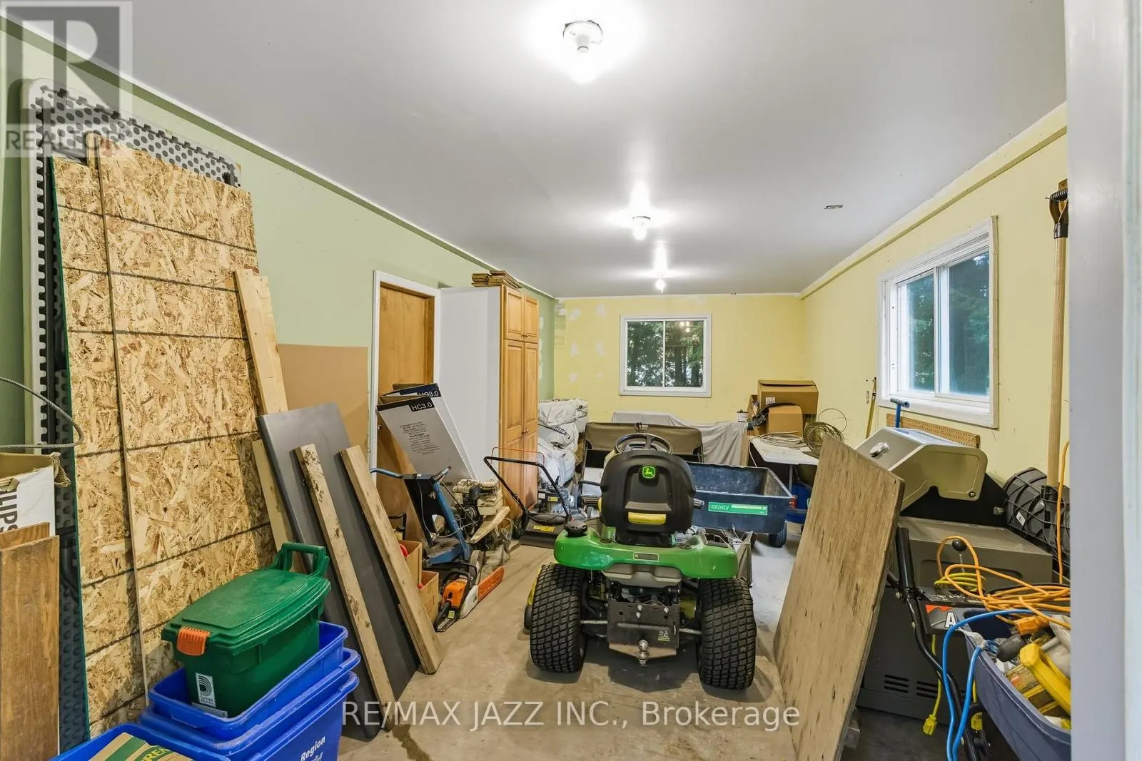 73 COLUMBUS ROAD E