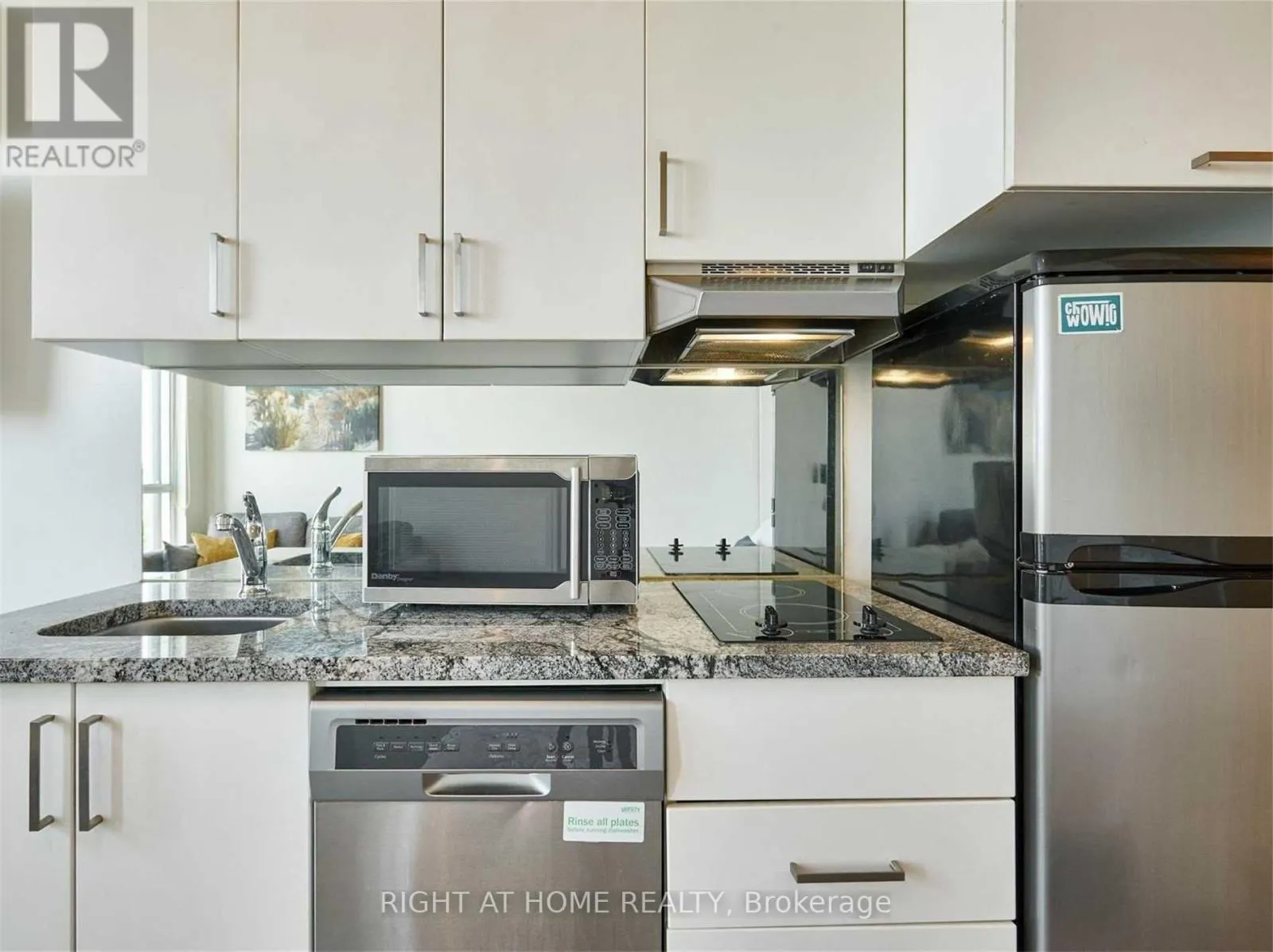 603 - 1900 SIMCOE STREET
