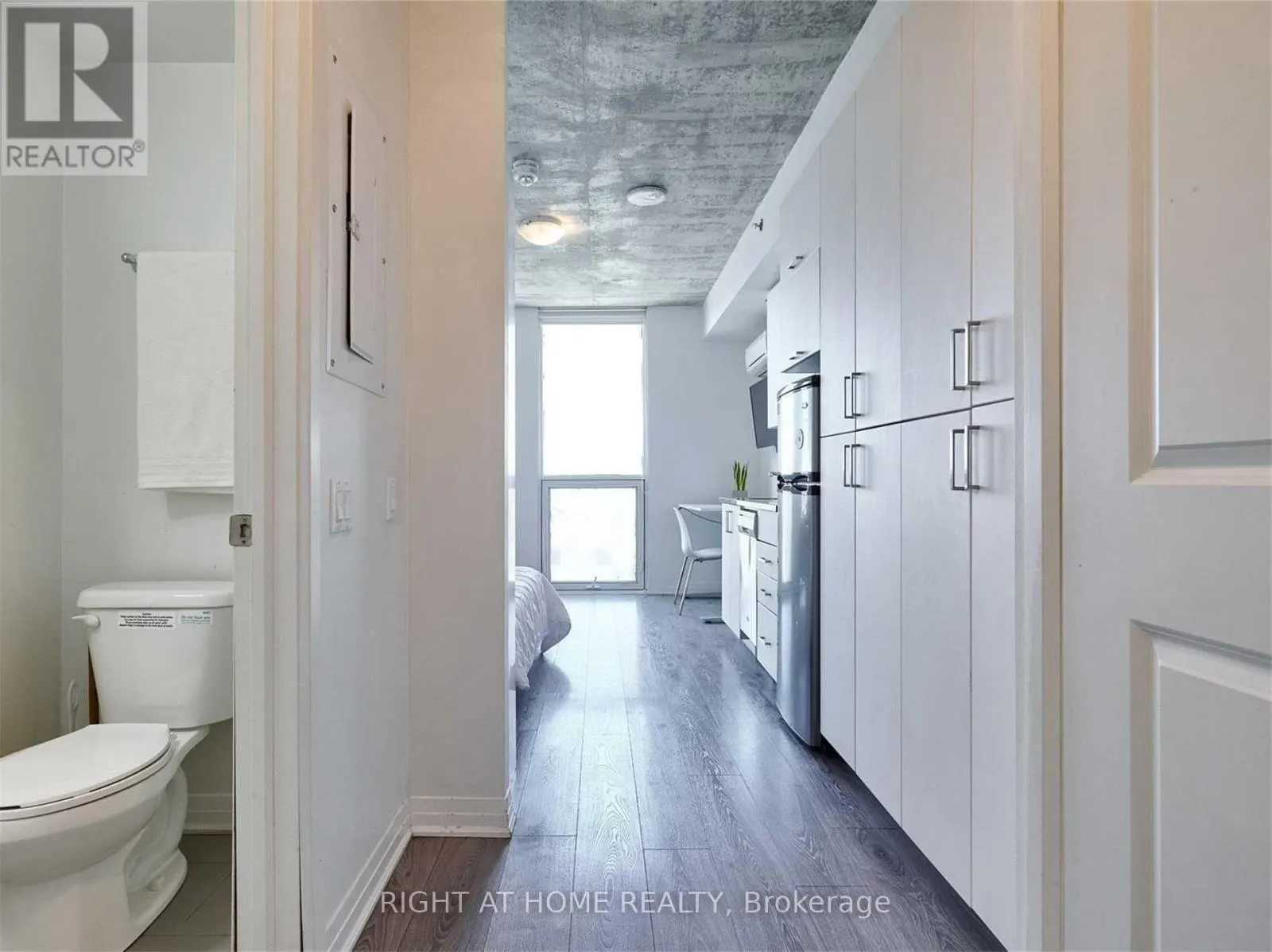 603 - 1900 SIMCOE STREET