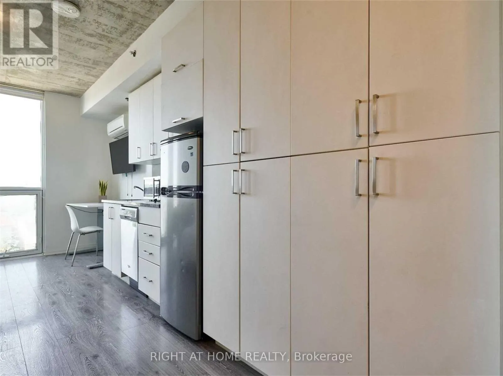 603 - 1900 SIMCOE STREET