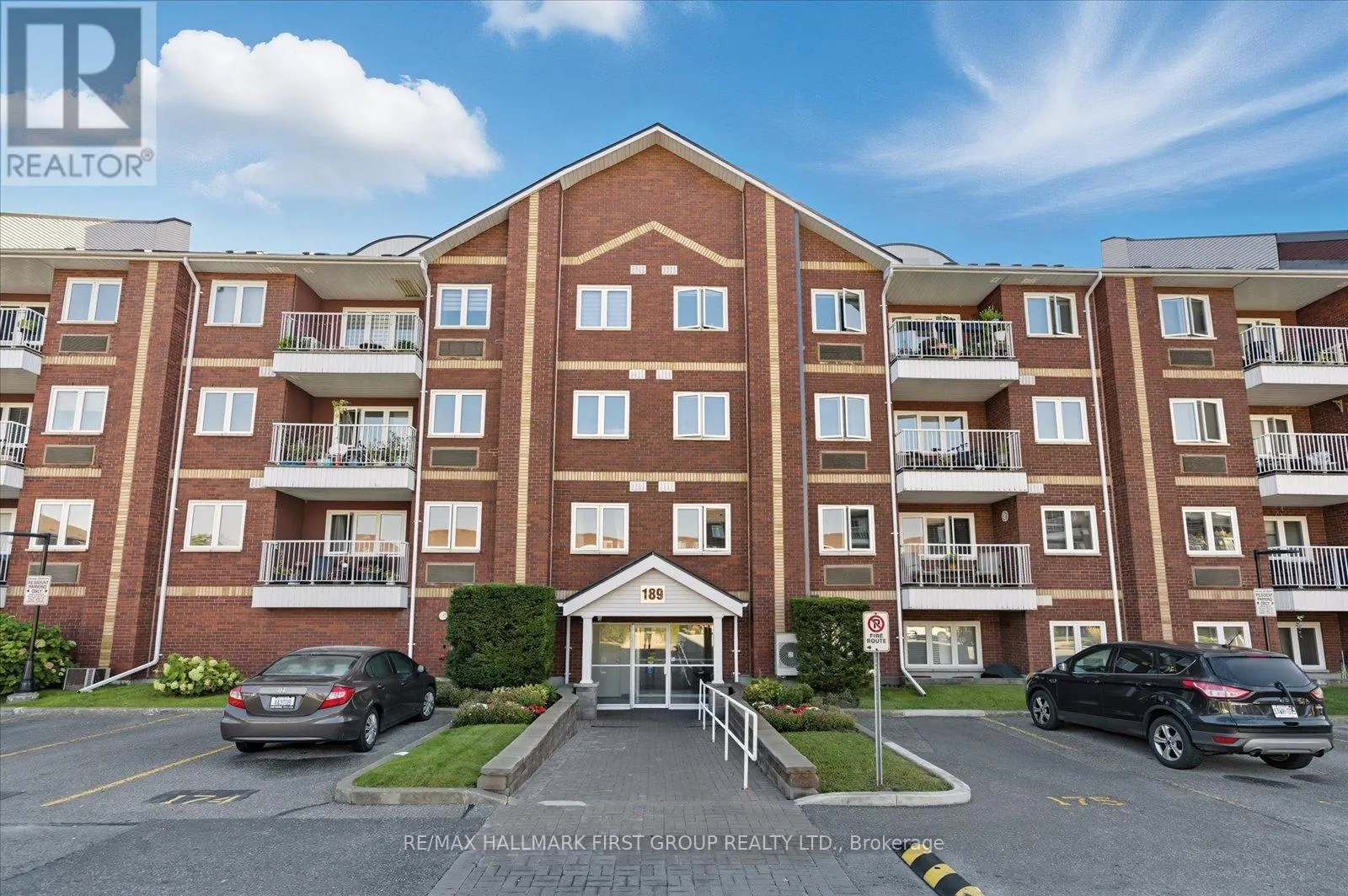 419 - 189 LAKE DRIVEWAY W