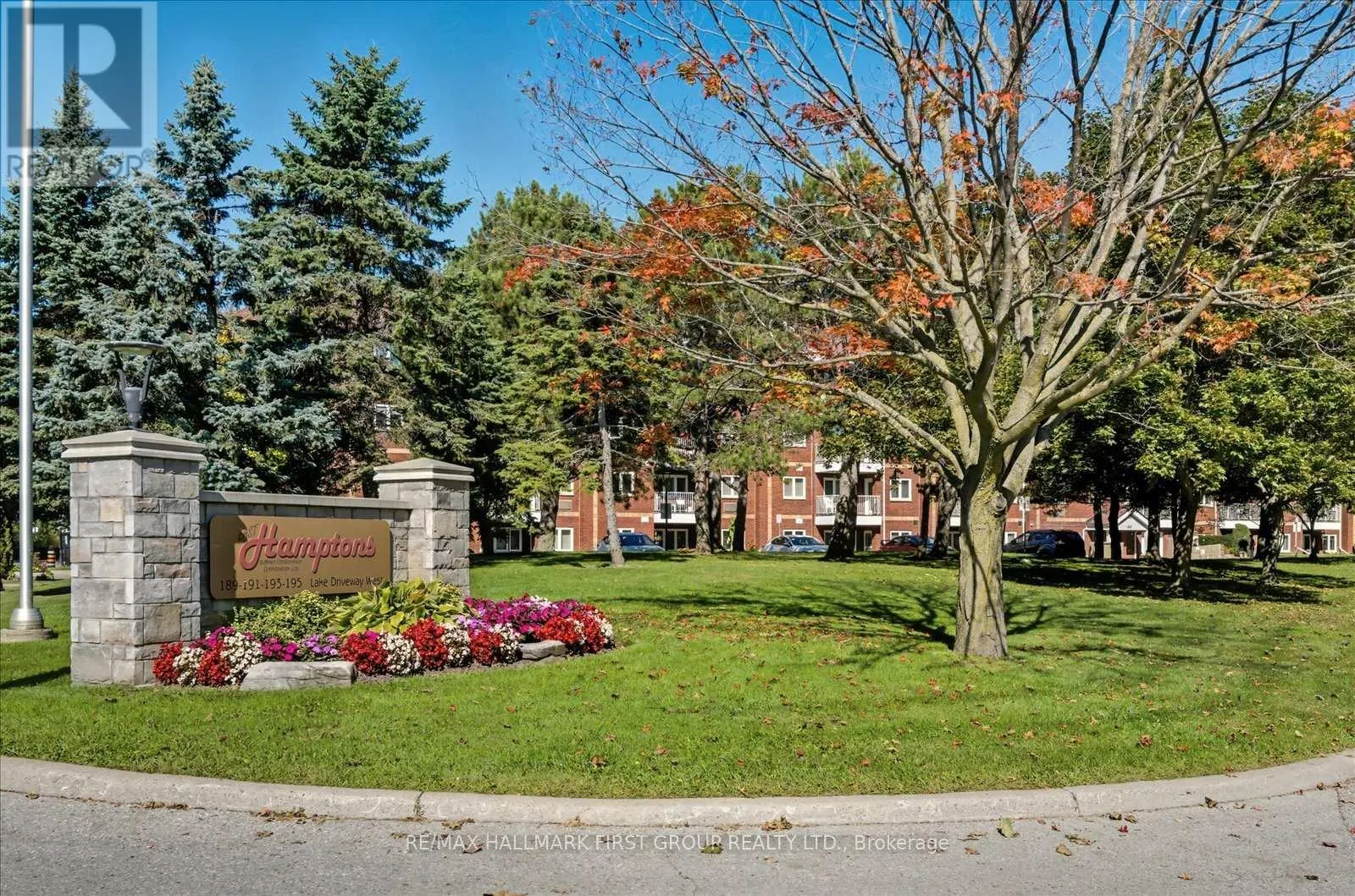 419 - 189 LAKE DRIVEWAY W