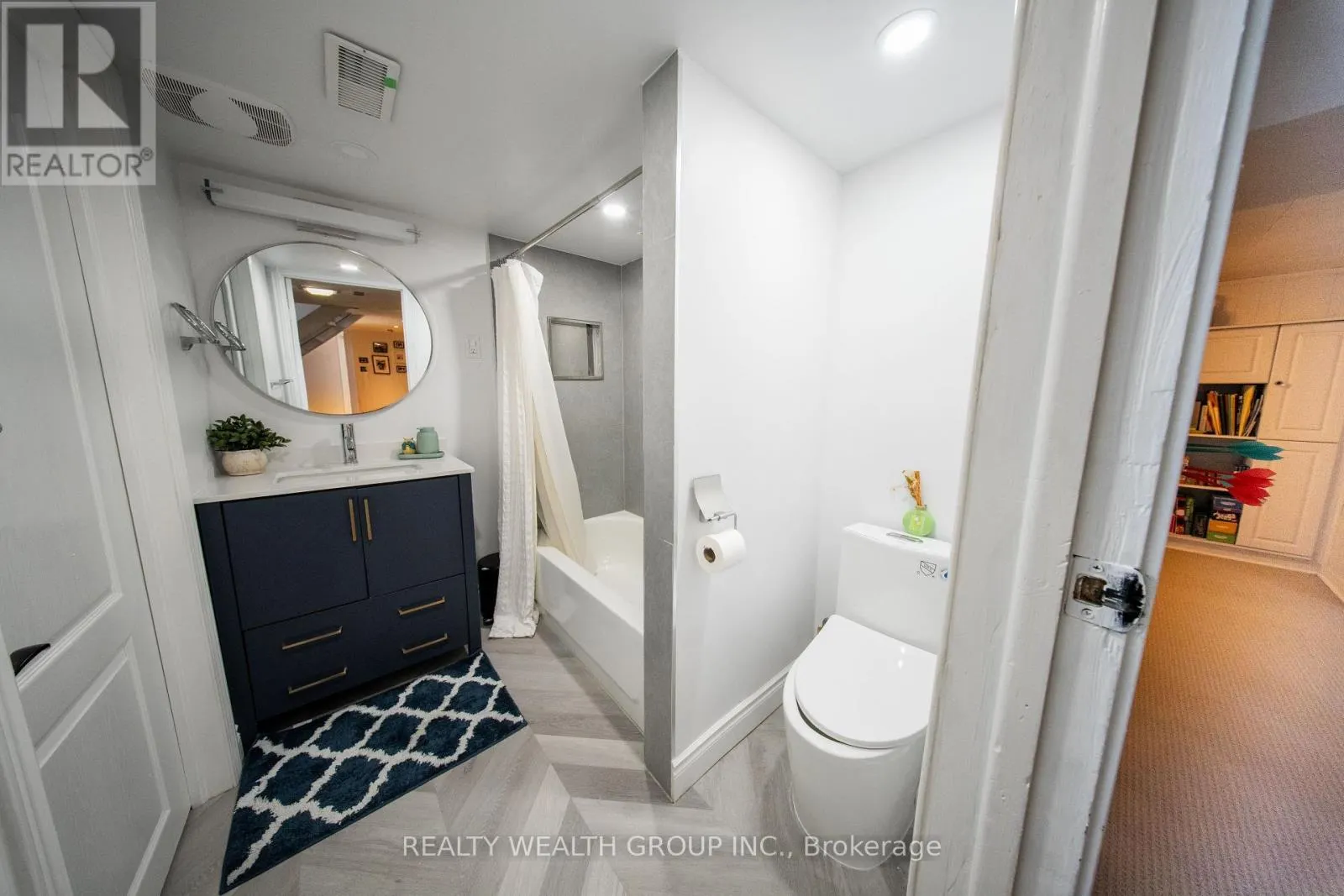 43 MEDHURST ROAD W
