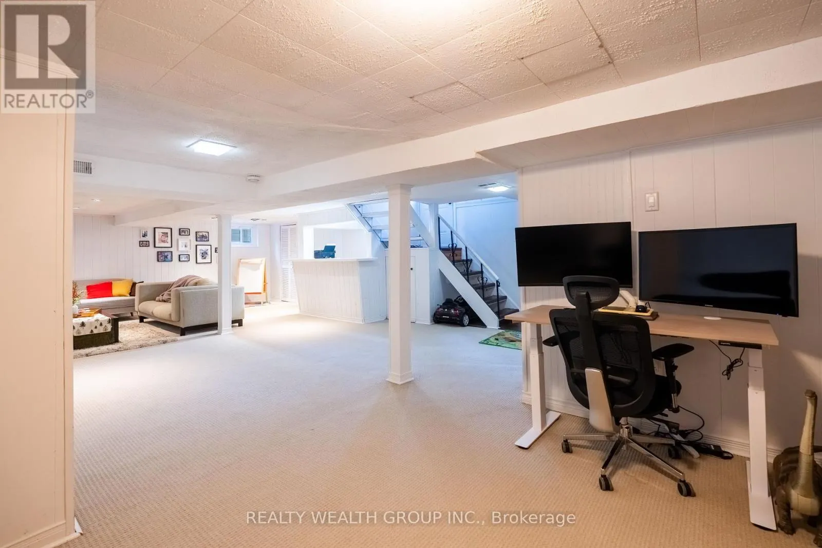 43 MEDHURST ROAD W