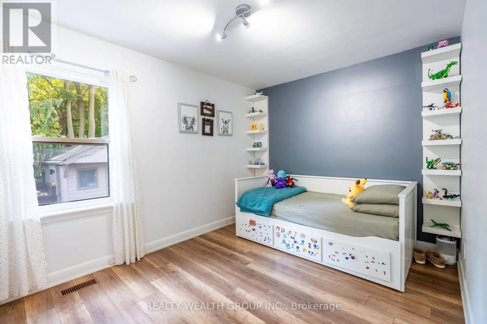 43 MEDHURST ROAD W