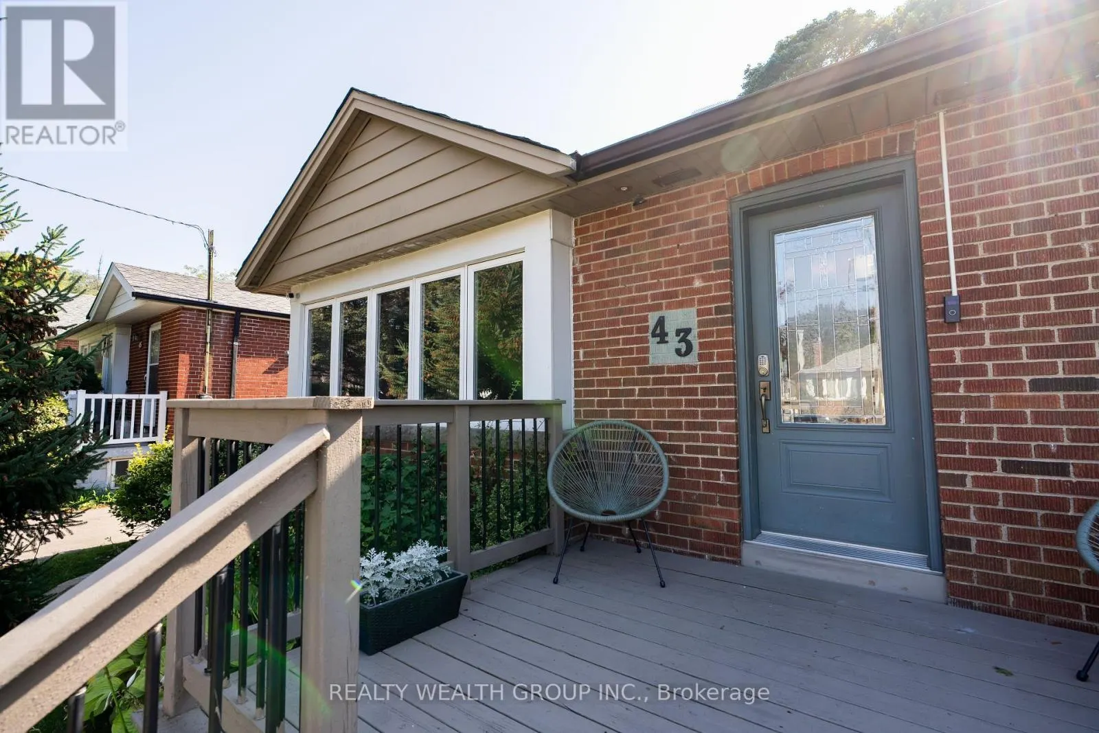 43 MEDHURST ROAD W