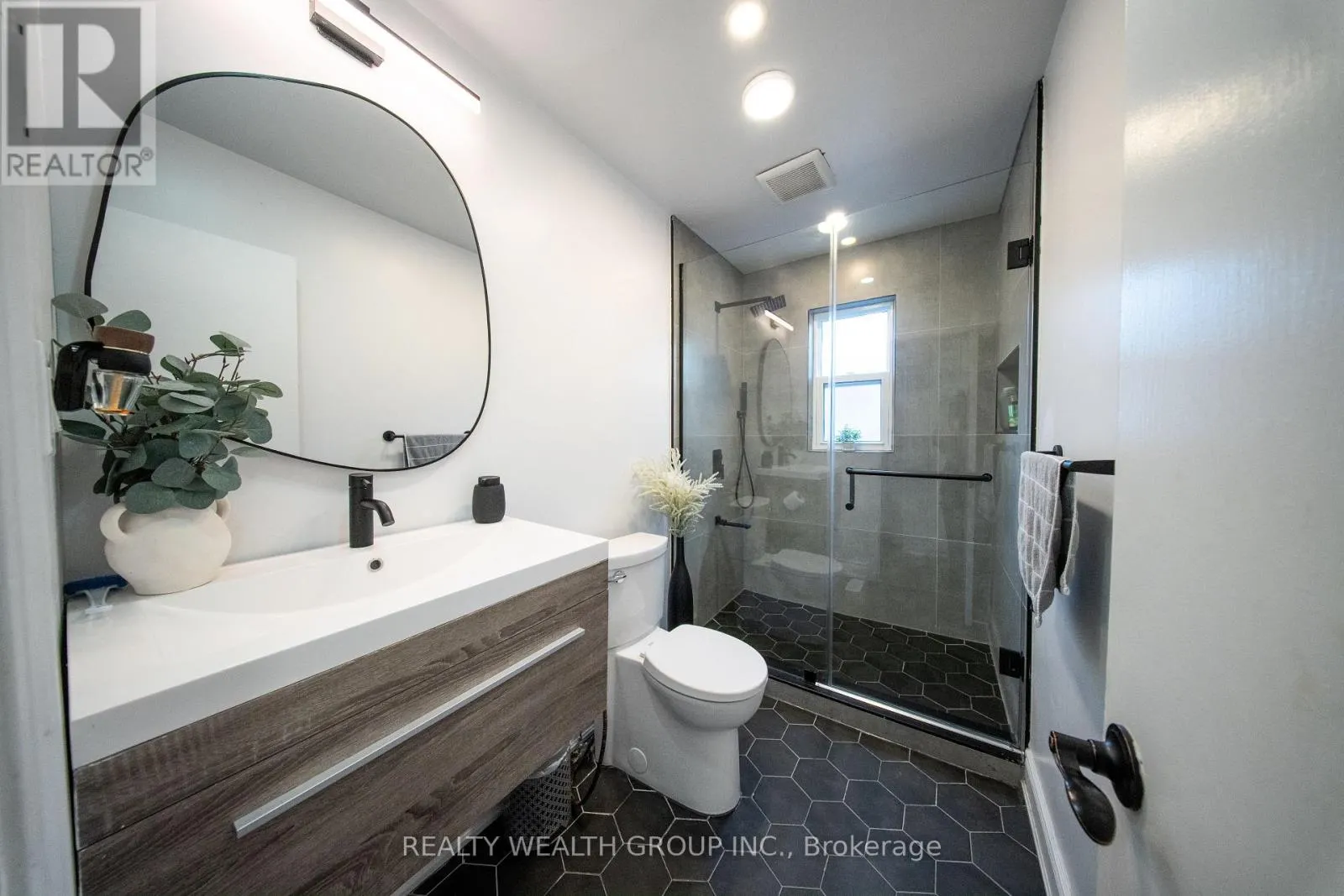 43 MEDHURST ROAD W