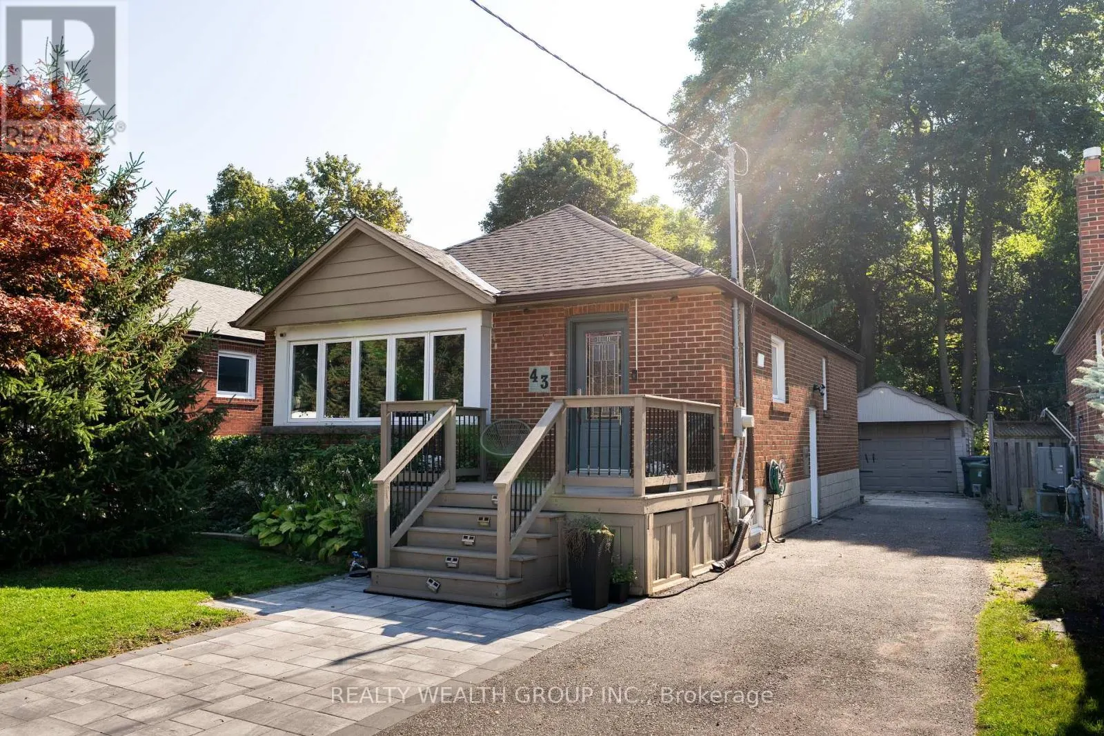 43 MEDHURST ROAD W