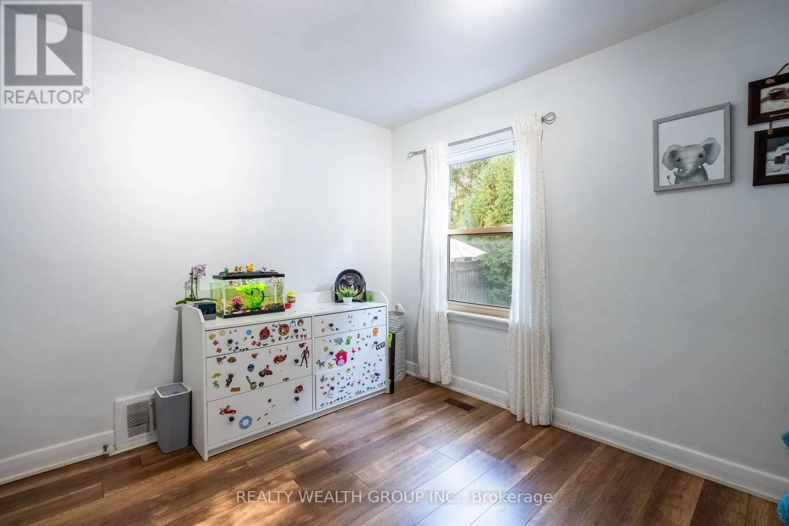 43 MEDHURST ROAD W