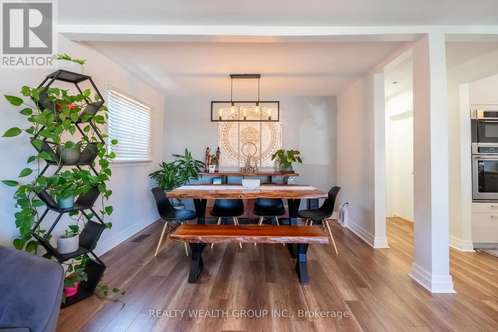 43 MEDHURST ROAD W