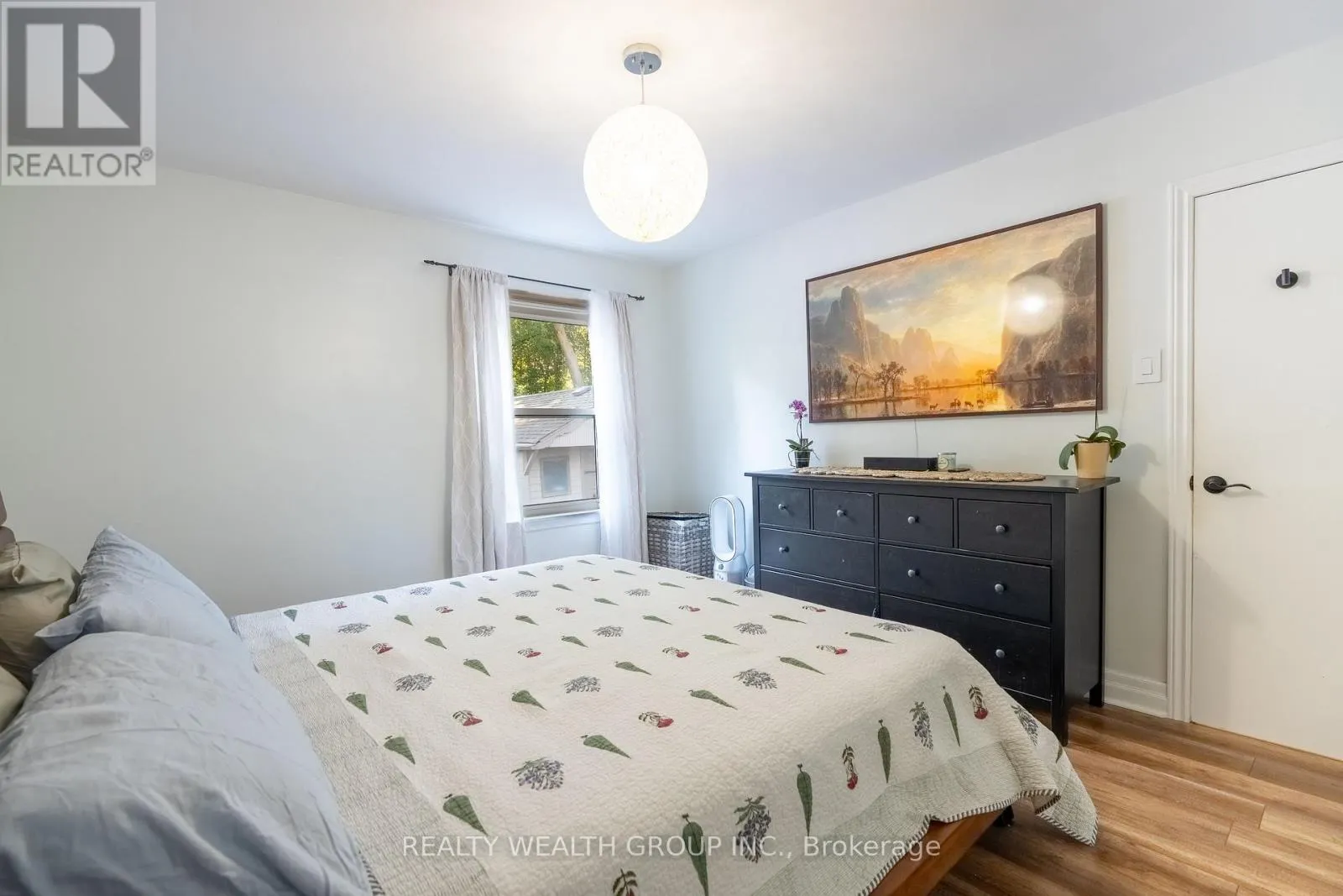43 MEDHURST ROAD W