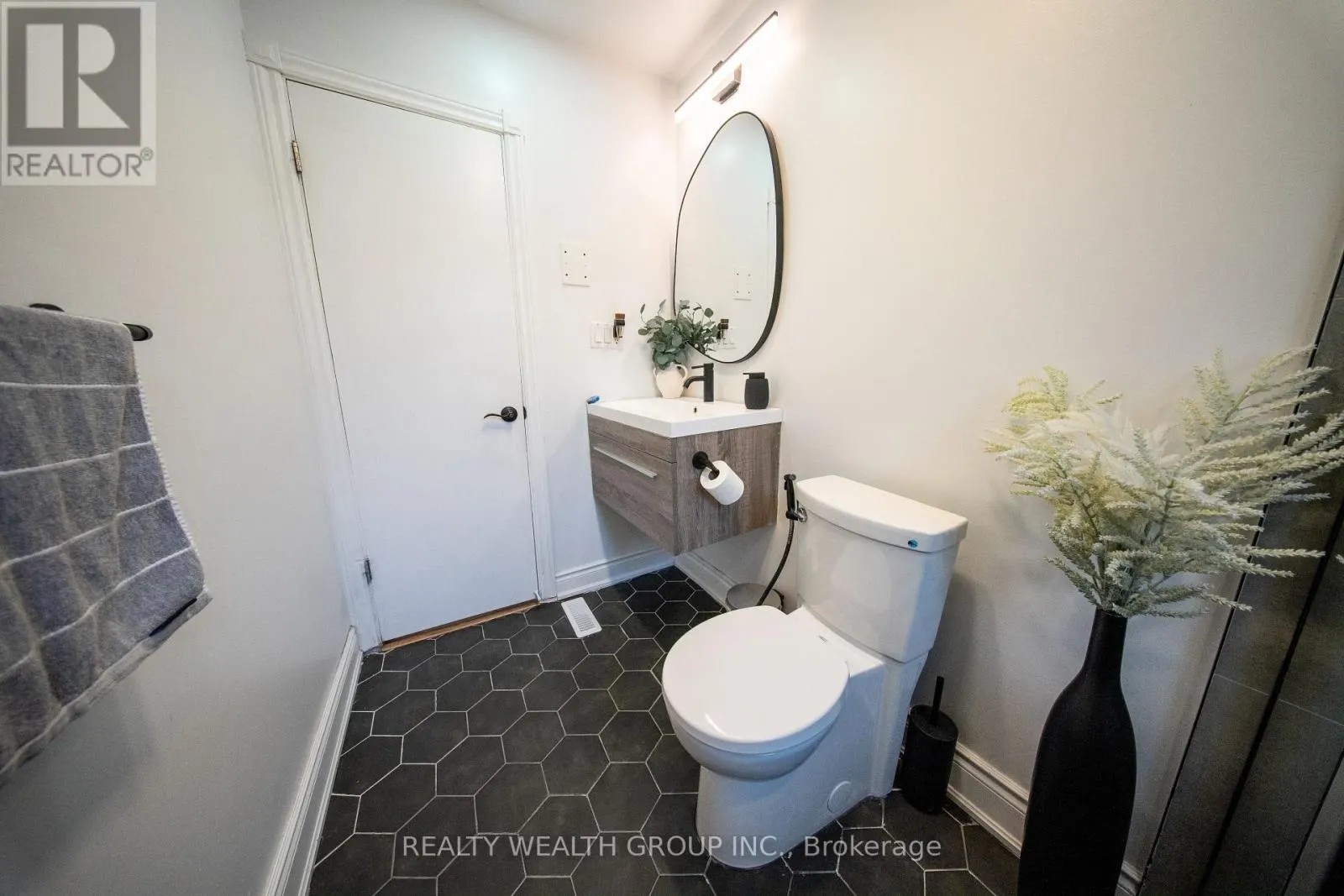 43 MEDHURST ROAD W