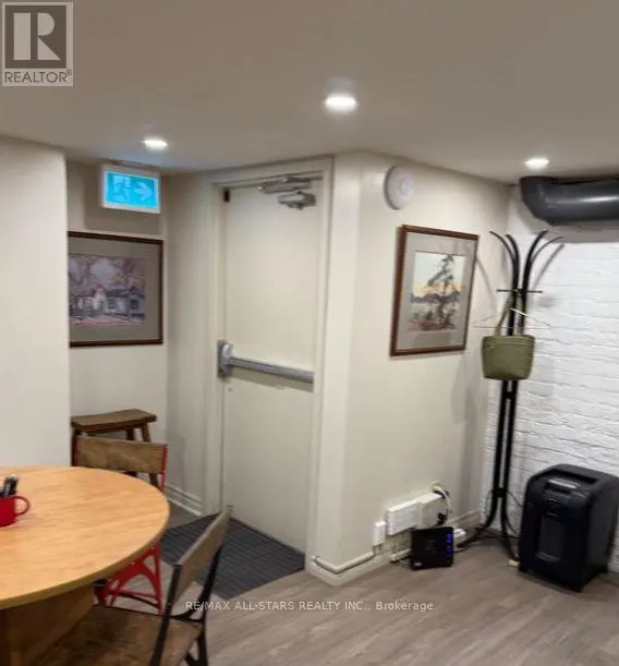 UNIT B - 711 QUEEN STREET E