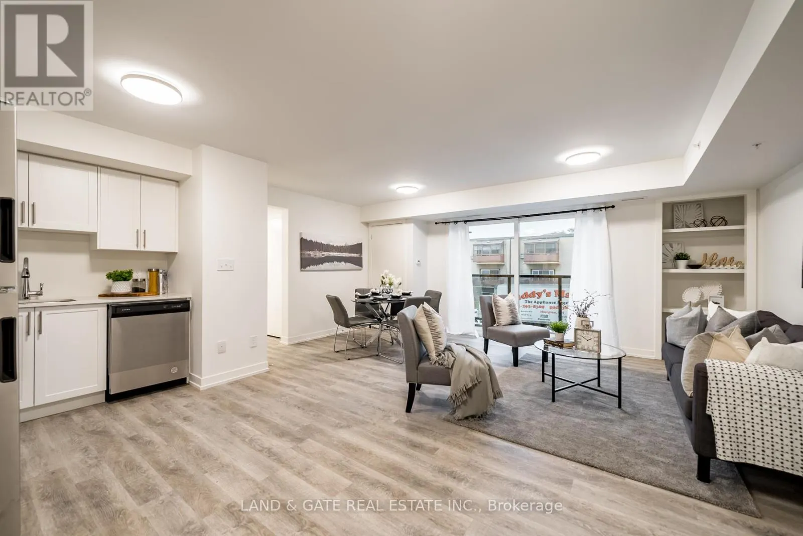 404 - 976 SIMCOE STREET N, #404