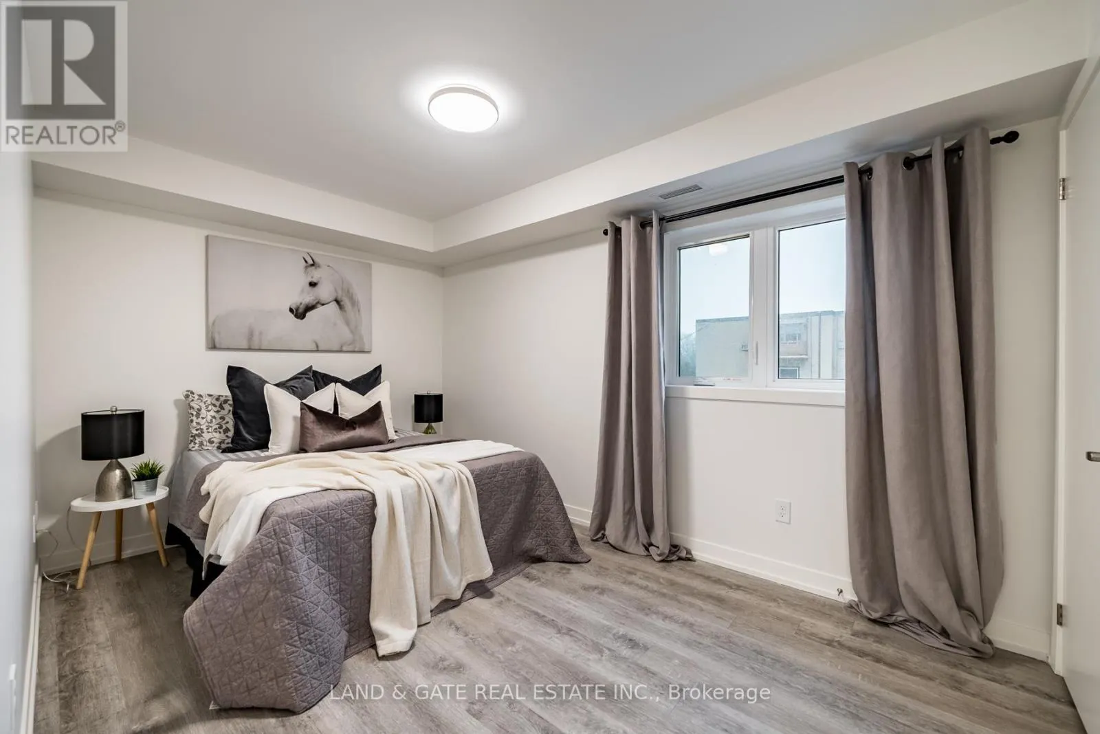 404 - 976 SIMCOE STREET N, #404