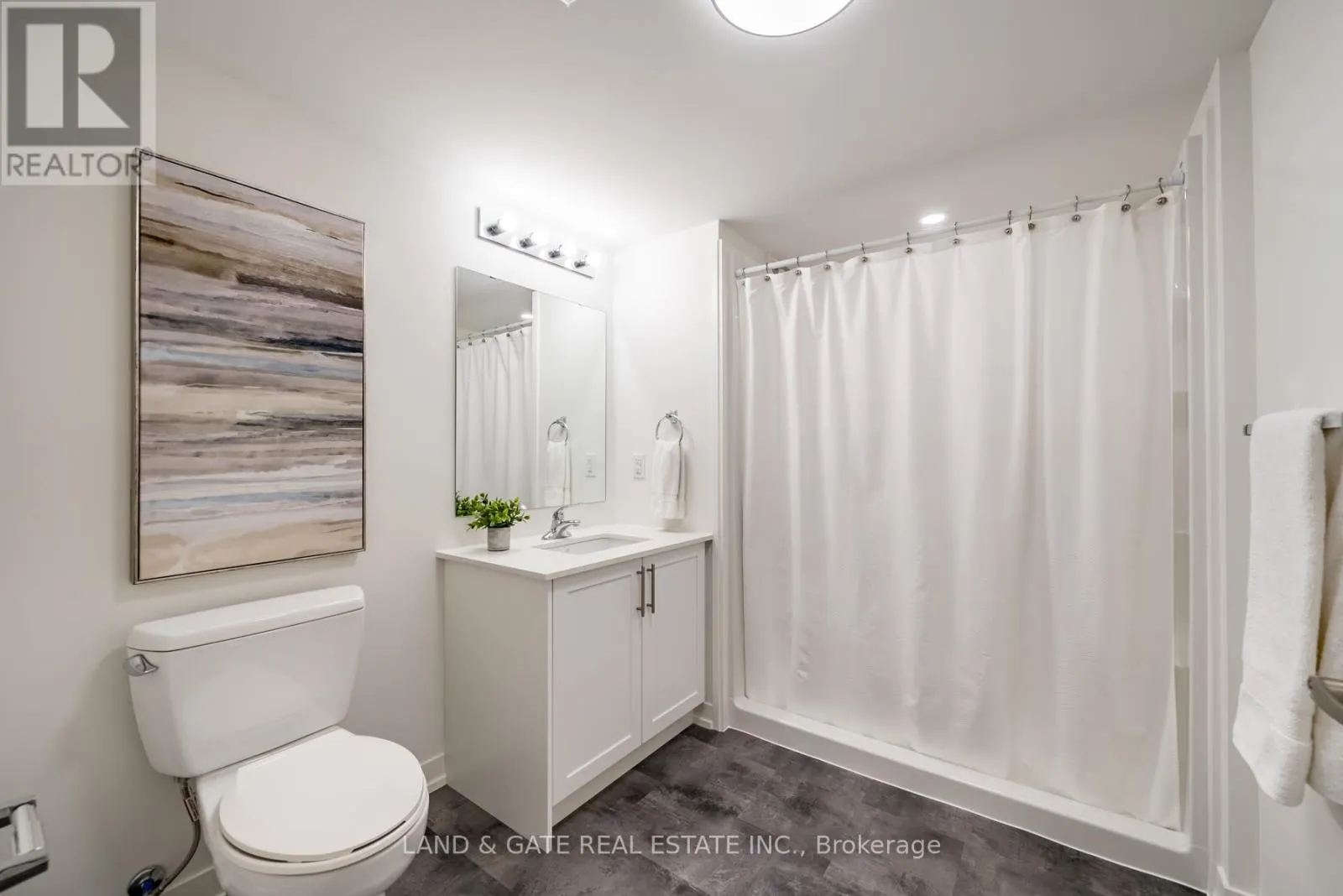 404 - 976 SIMCOE STREET N, #404