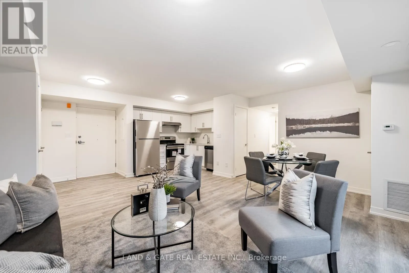 404 - 976 SIMCOE STREET N, #404