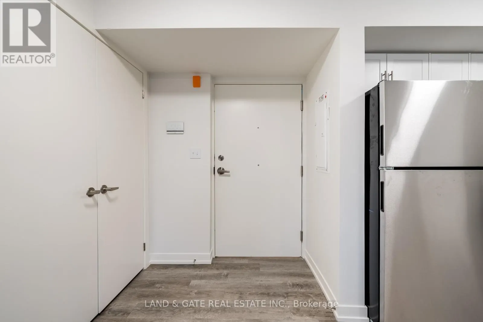 404 - 976 SIMCOE STREET N, #404