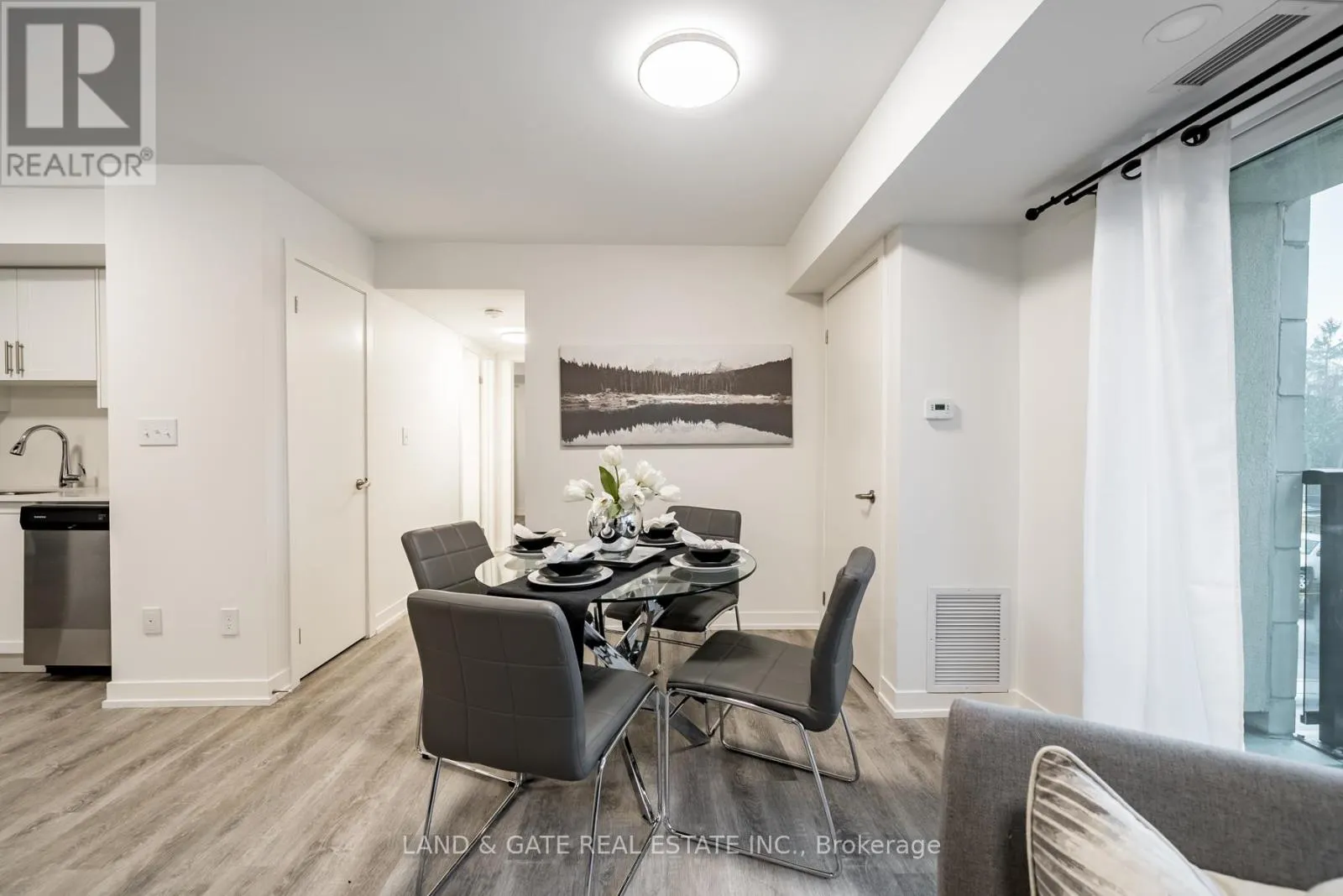 404 - 976 SIMCOE STREET N, #404