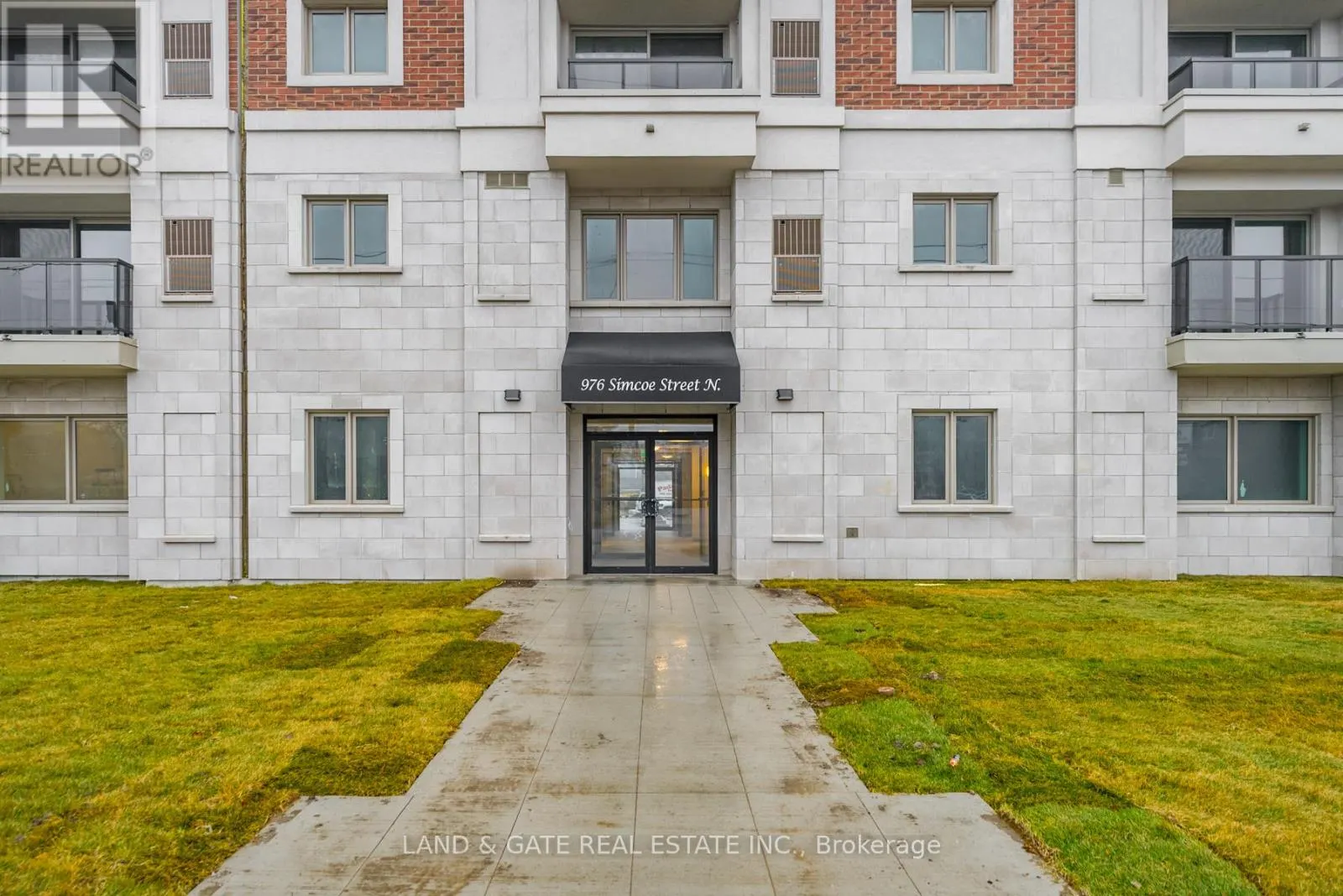 404 - 976 SIMCOE STREET N, #404