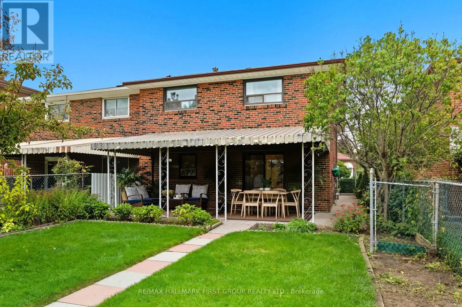 194 FAIRGLEN AVENUE