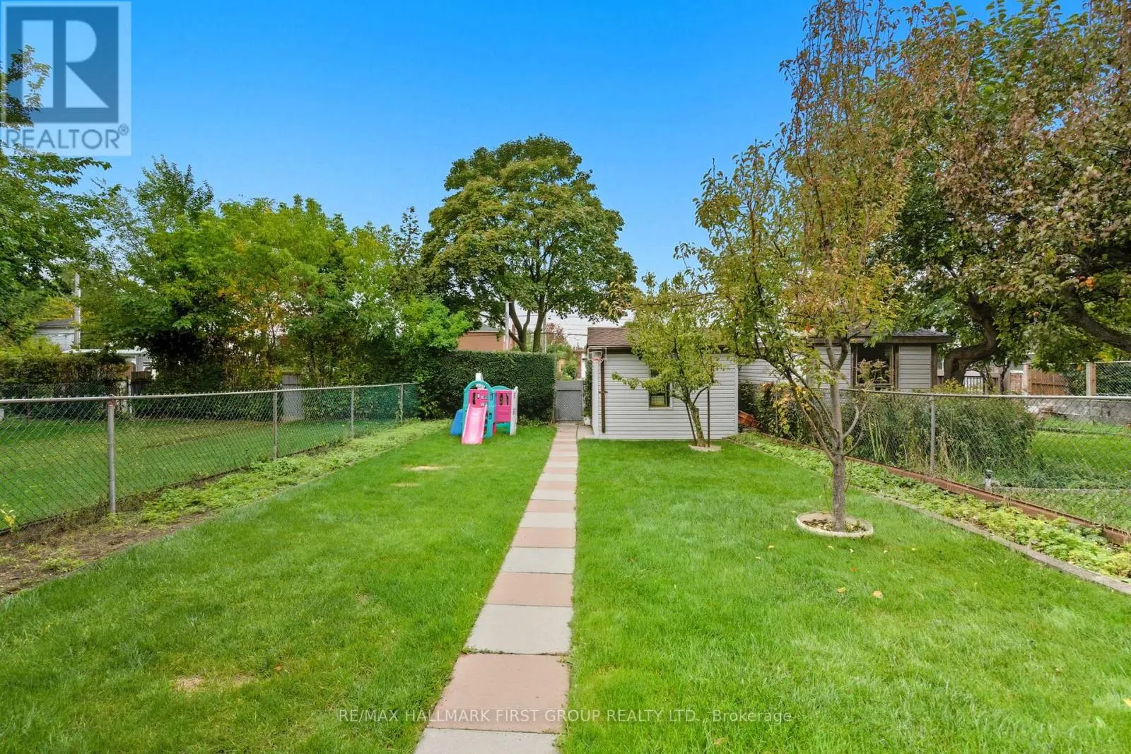 194 FAIRGLEN AVENUE
