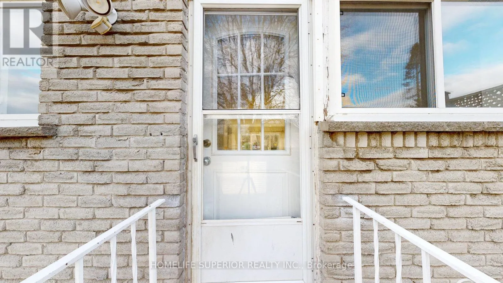 380 VANCOUVER CRESCENT
