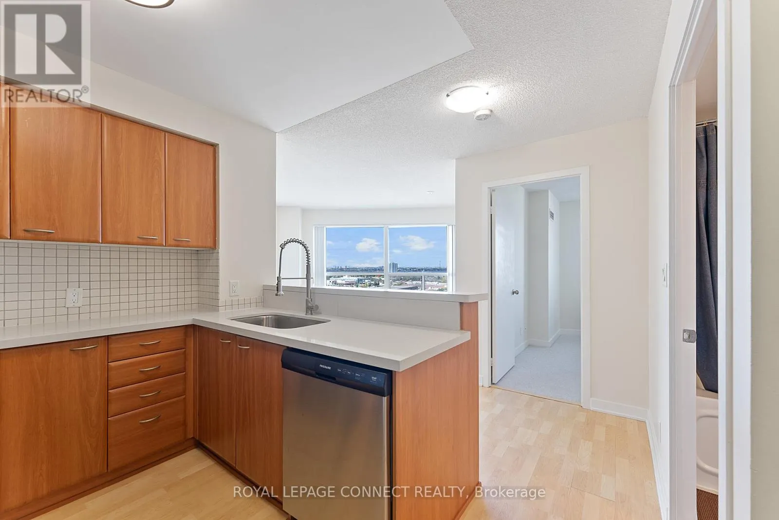 1712 - 36 LEE CENTRE DRIVE