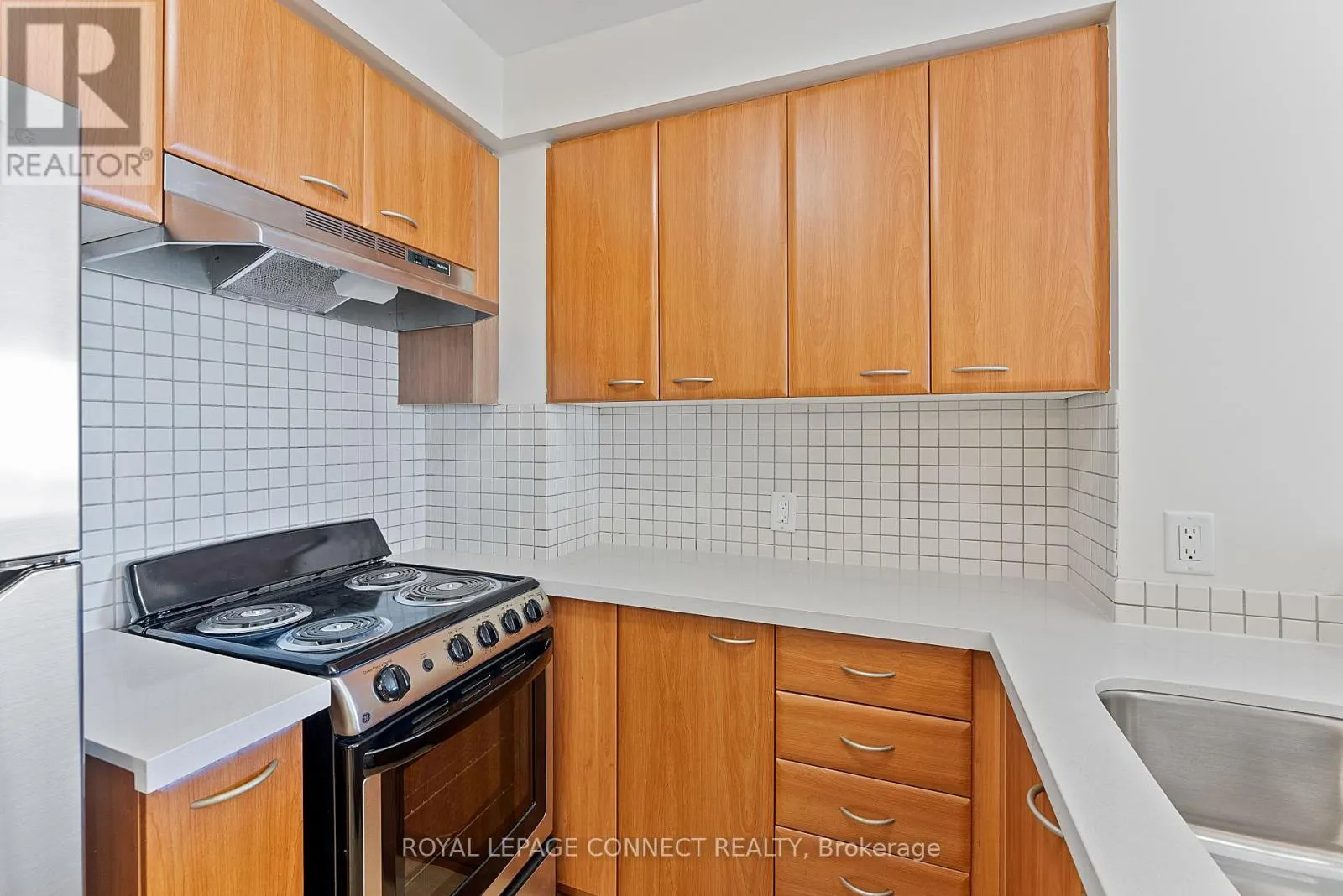 1712 - 36 LEE CENTRE DRIVE
