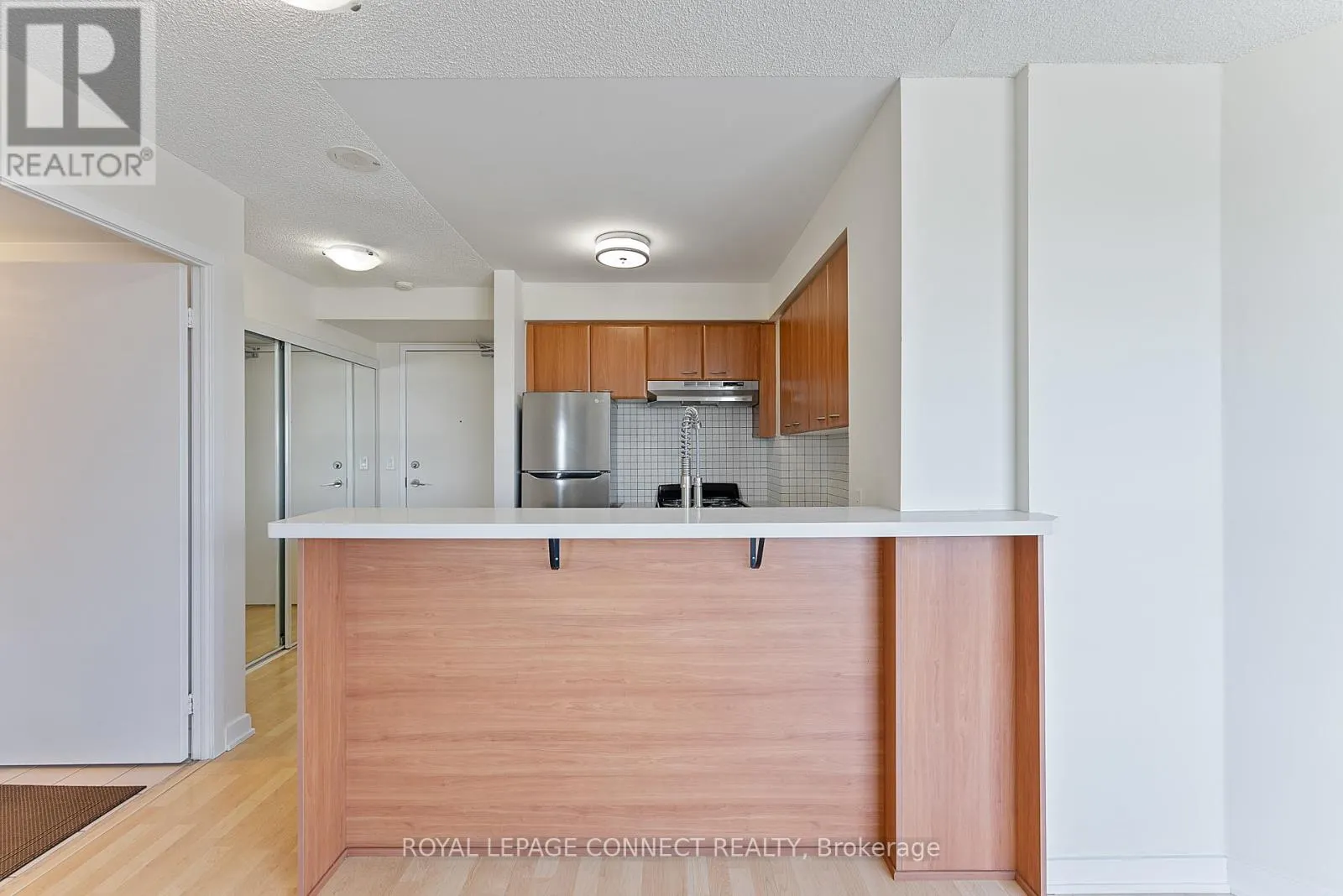 1712 - 36 LEE CENTRE DRIVE