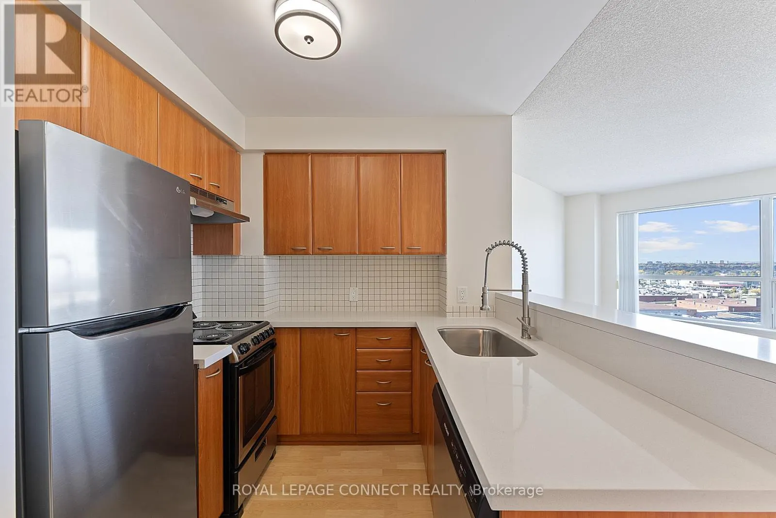 1712 - 36 LEE CENTRE DRIVE