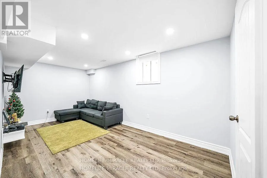 7 HOUGHTON COURT
