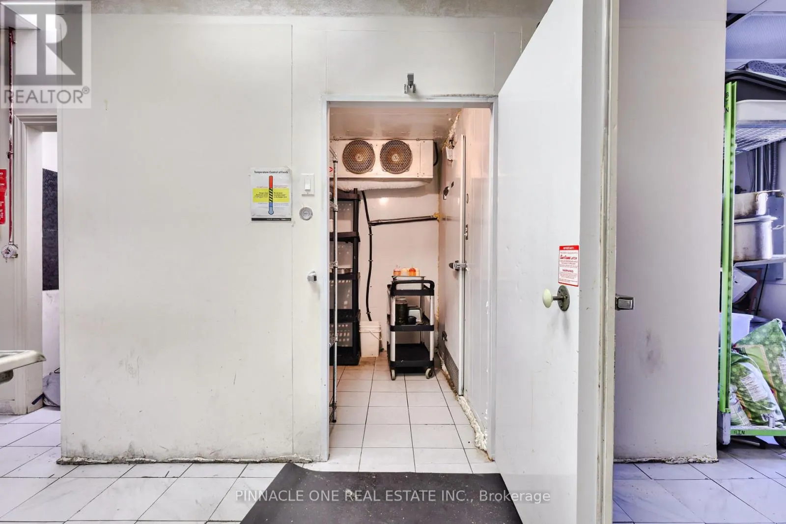 2 - 3192 EGLINTON AVENUE E