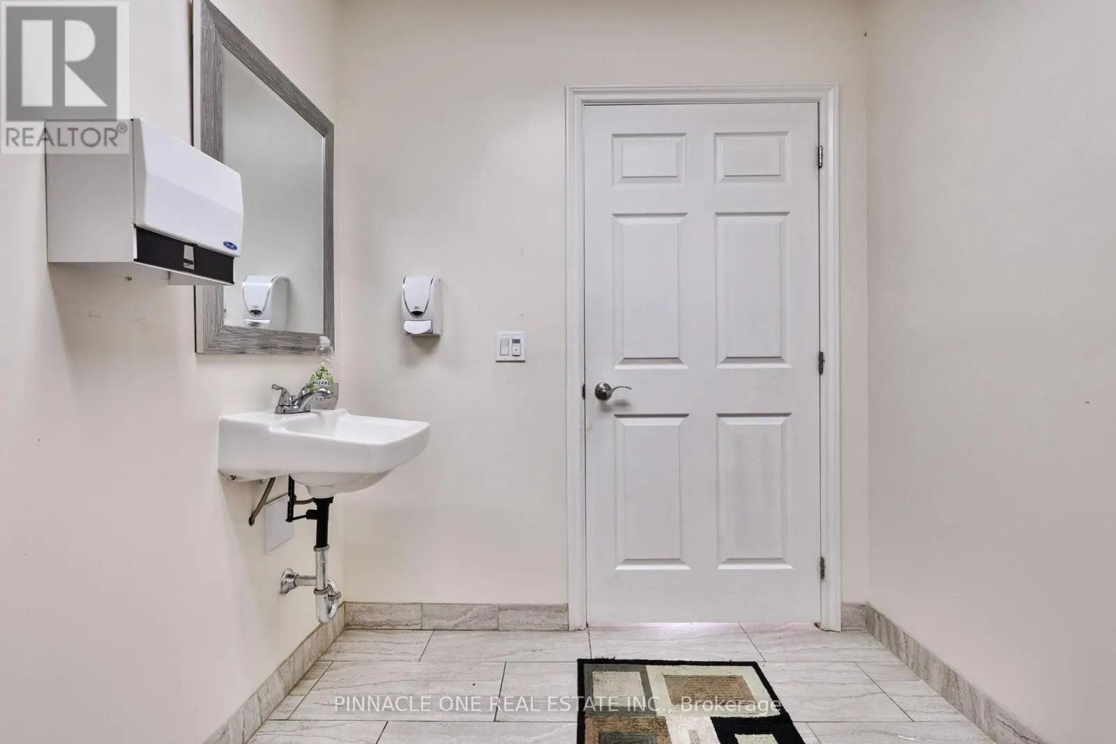 2 - 3192 EGLINTON AVENUE E