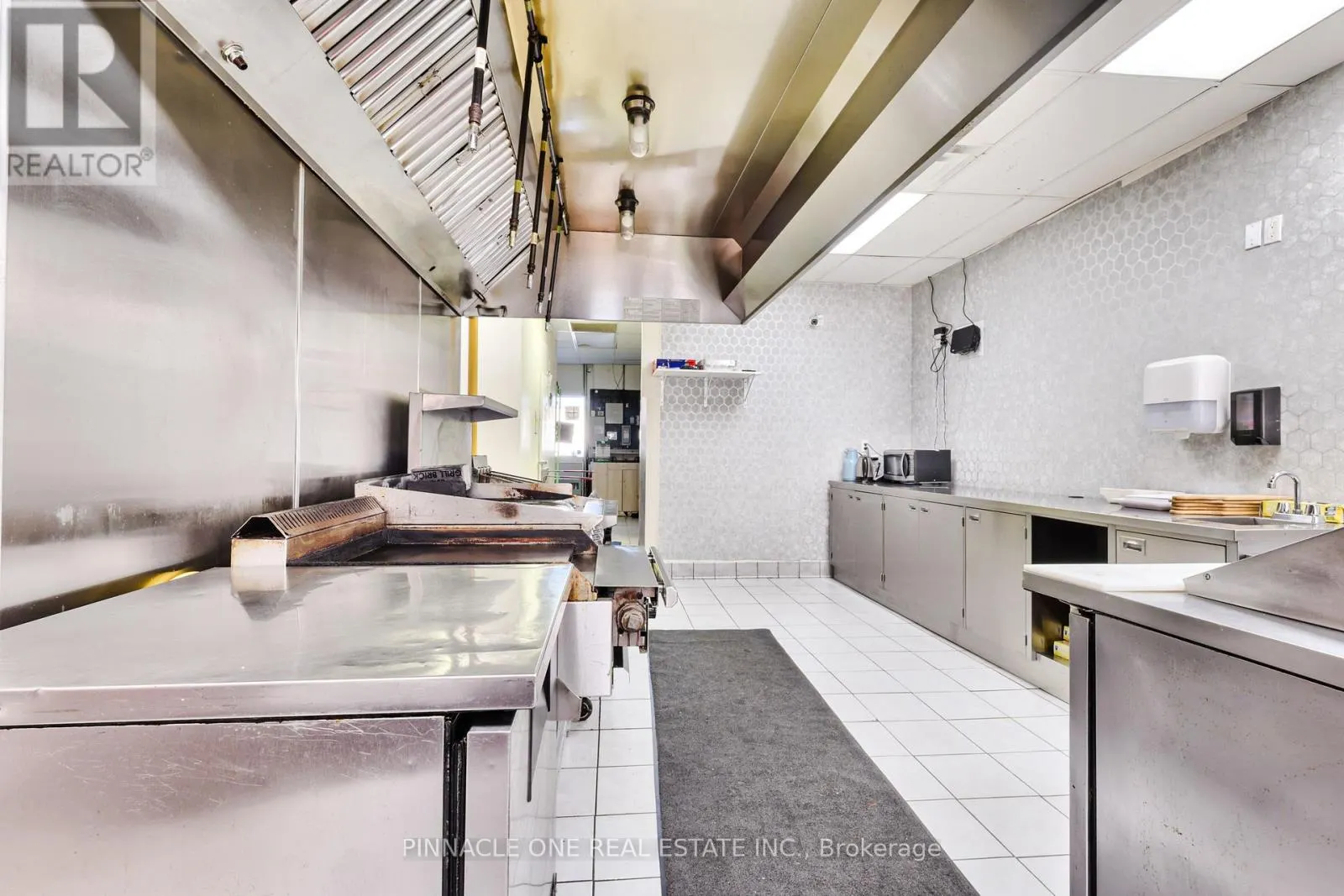 2 - 3192 EGLINTON AVENUE E