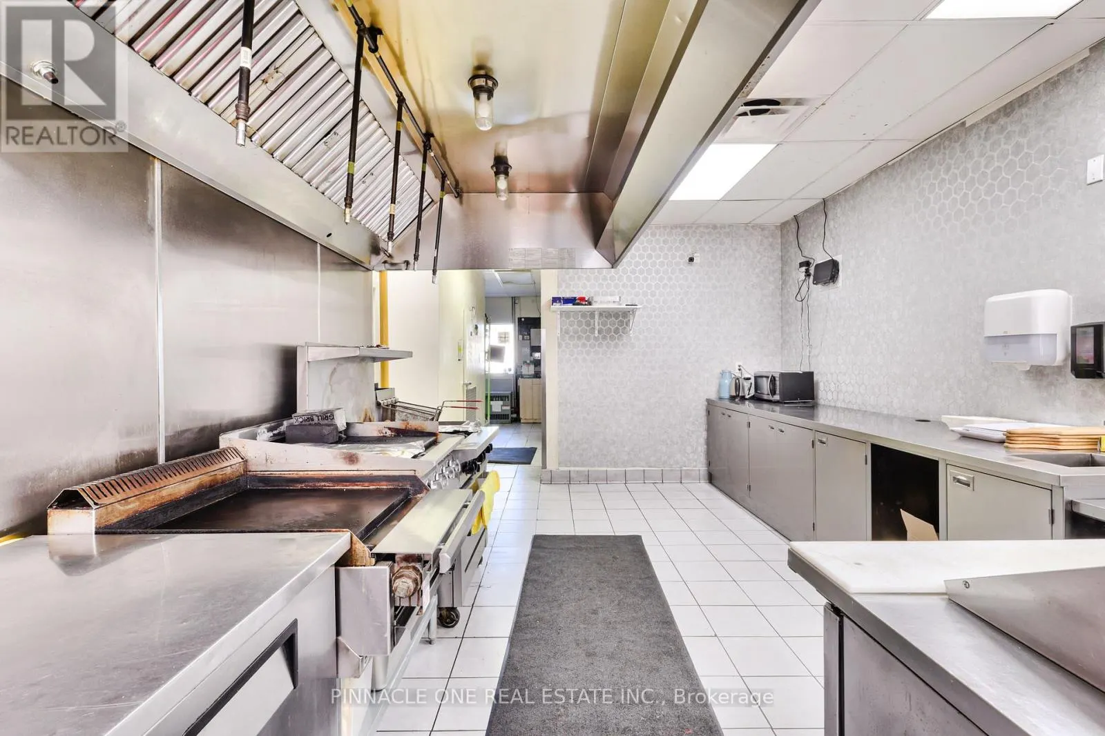 2 - 3192 EGLINTON AVENUE E