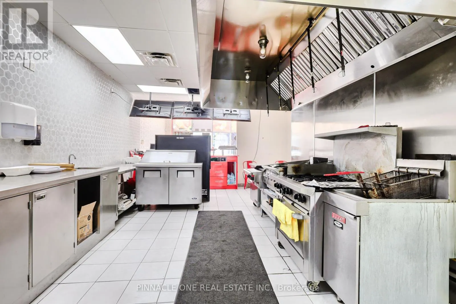 2 - 3192 EGLINTON AVENUE E