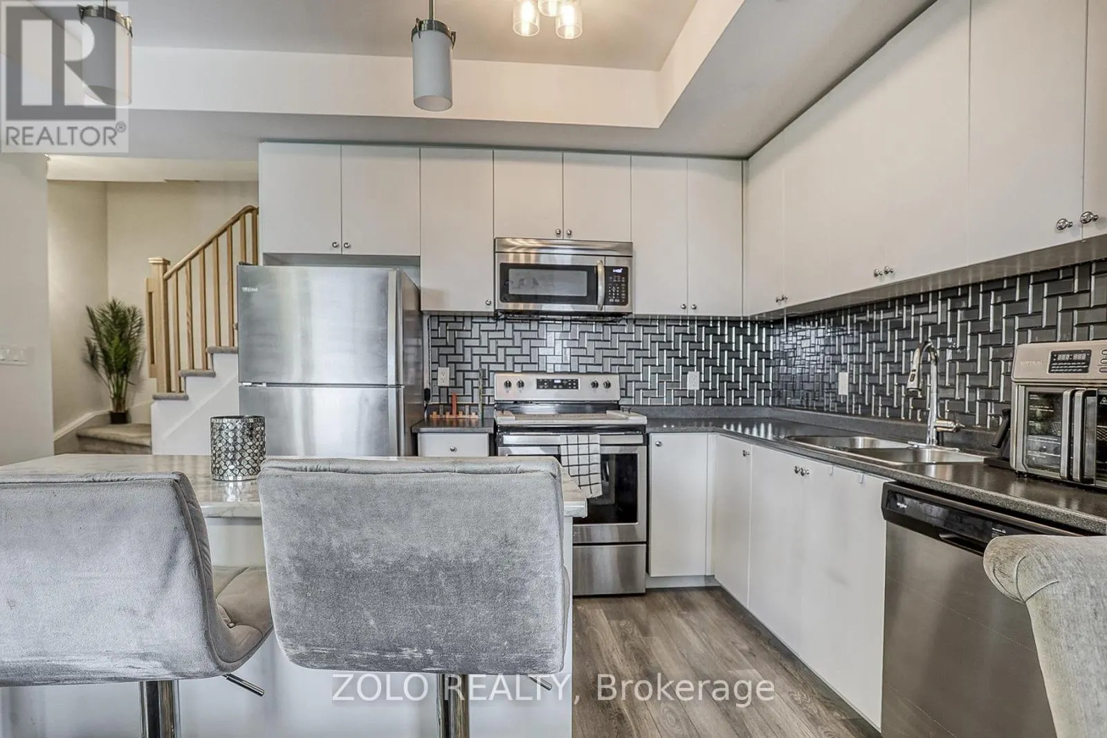 218 - 1555 KINGSTON ROAD